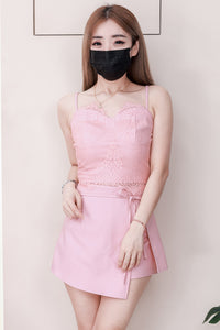 【SS110995】高品质两件式女神气质款时尚套装 无袖肩带蕾丝上衣➕前裙后裤开叉设计高腰百搭裤裙 ❤️❤️【B-R2-C5】