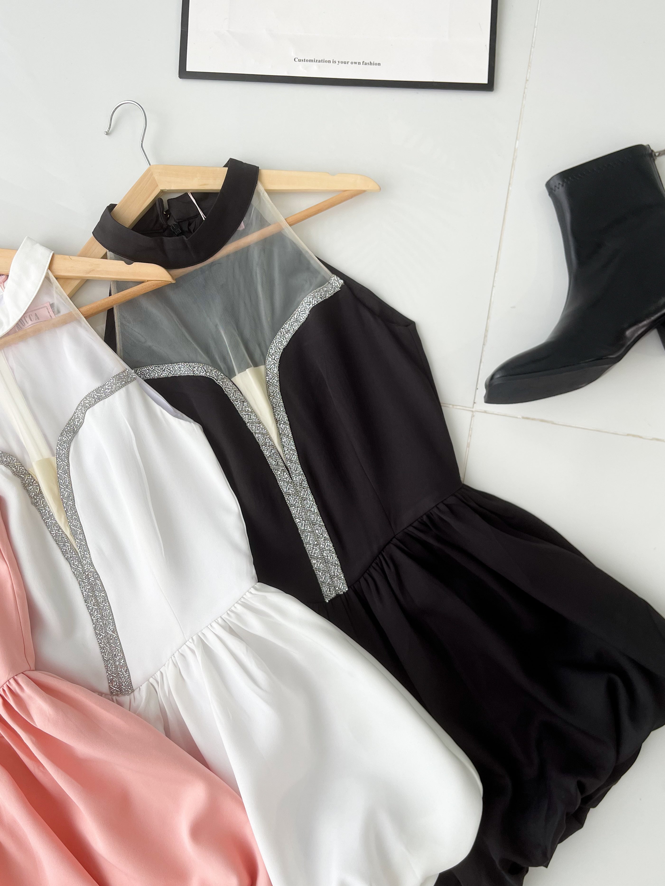 【D8237741】高品质精美烫钻设计拼接缎面无袖蓬蓬花苞连身短裤 ❤❤【B-R3-C2】