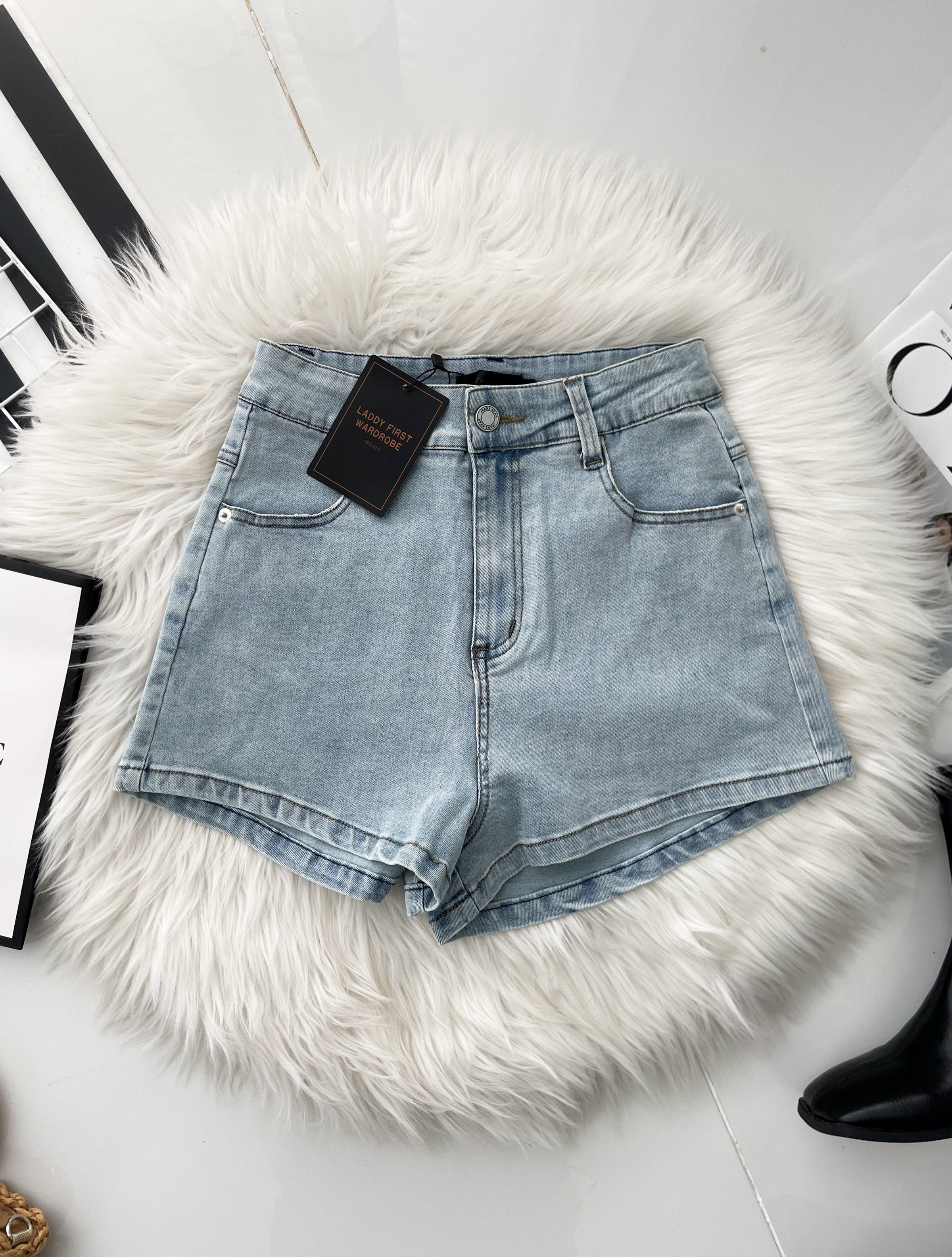 【S3520】LFW独家爆款高品质牛仔COTTON JEANS日常简约休闲百搭牛仔高腰短裤，有口袋 ❤️❤️ 【D-R3-C1】