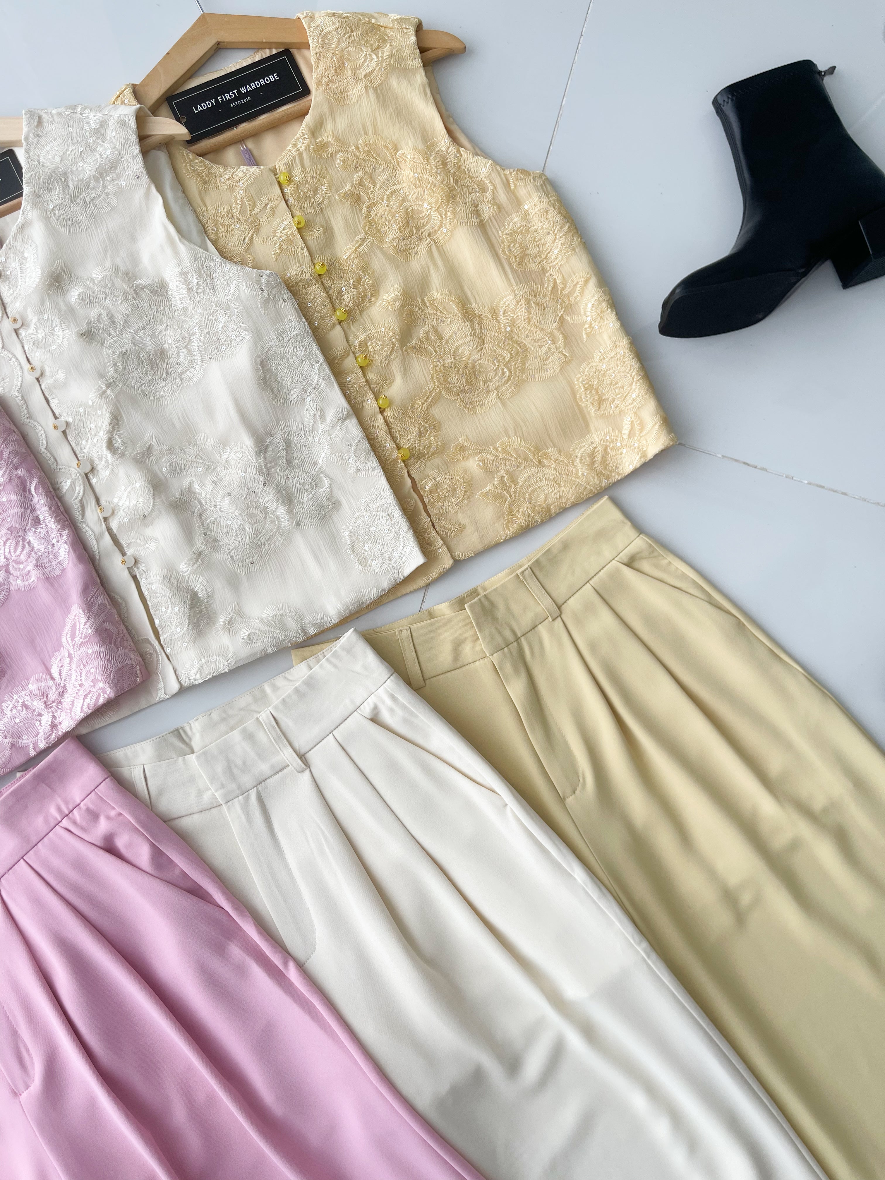 【SS21828 / 65230】高品质两件式高端大气气质优雅旗袍套装 网纱绣花宽松版上衣➕西装垂感阔脚高腰长裤，有口袋 ❤️❤️