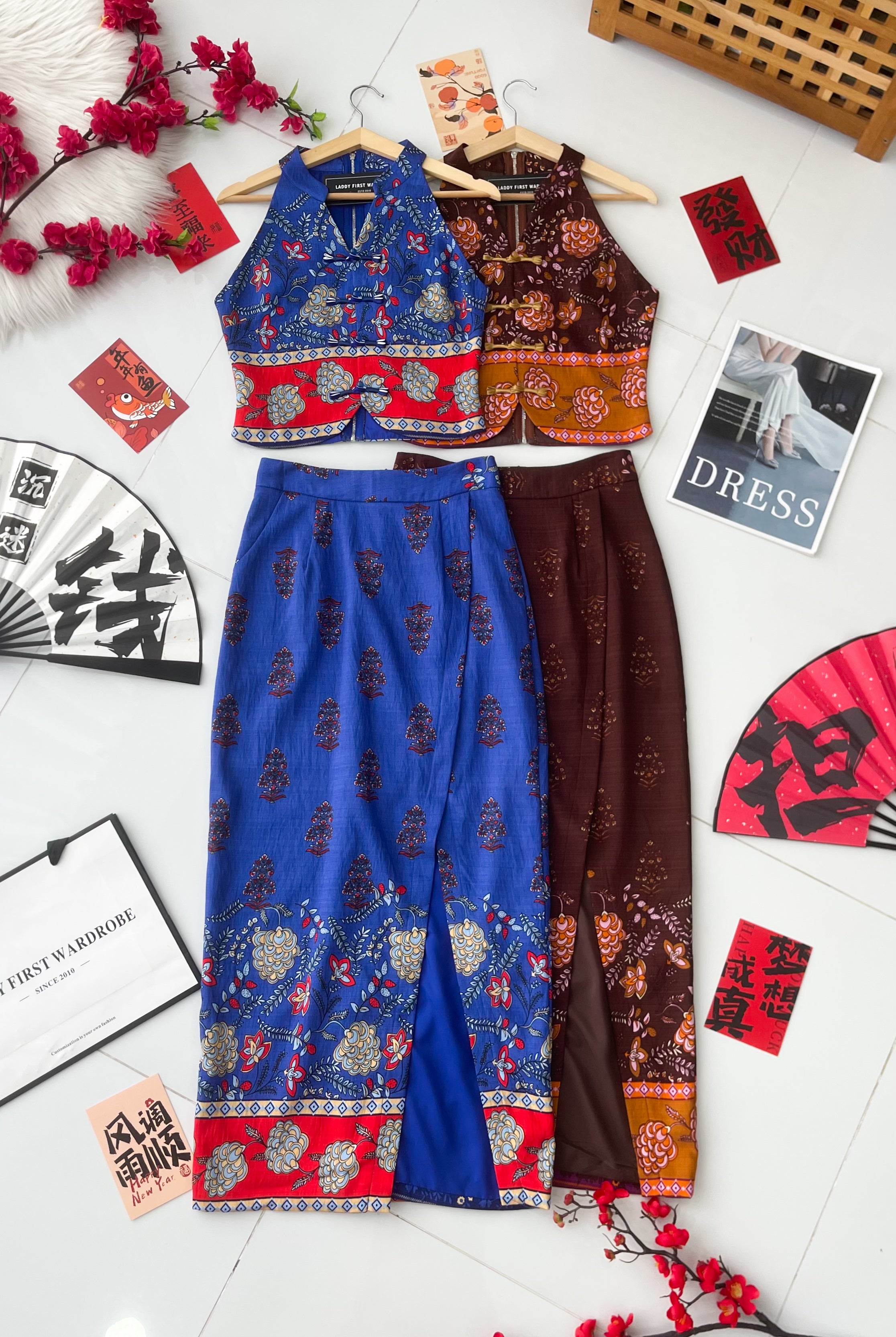 【SS6842-1】⚡补货预订款⚡高品质高级感复古BATIK旗袍套装 BATIK无袖旗袍上衣➕开叉边设计高腰BATIK裙子 ❤️❤️