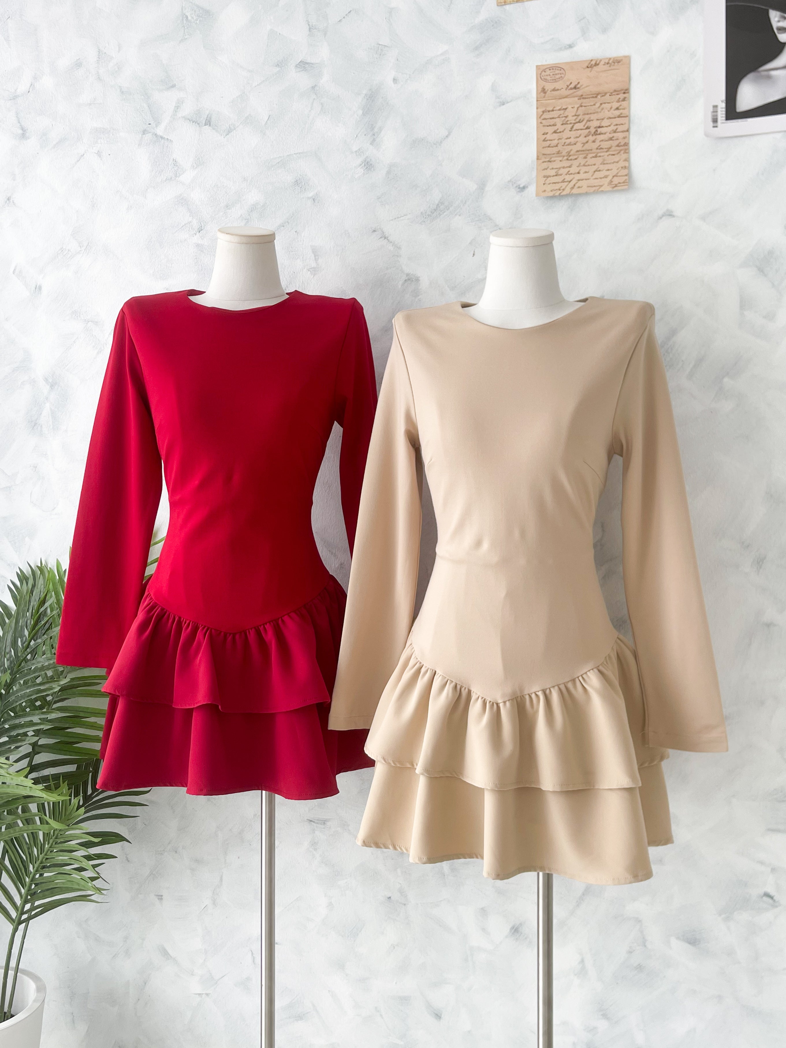 【D520232】高品质韩式女神款罗马长袖弹力上衣拼接荷叶蛋糕连身裙子，内层有里布短裤 ❤❤【B-RU】