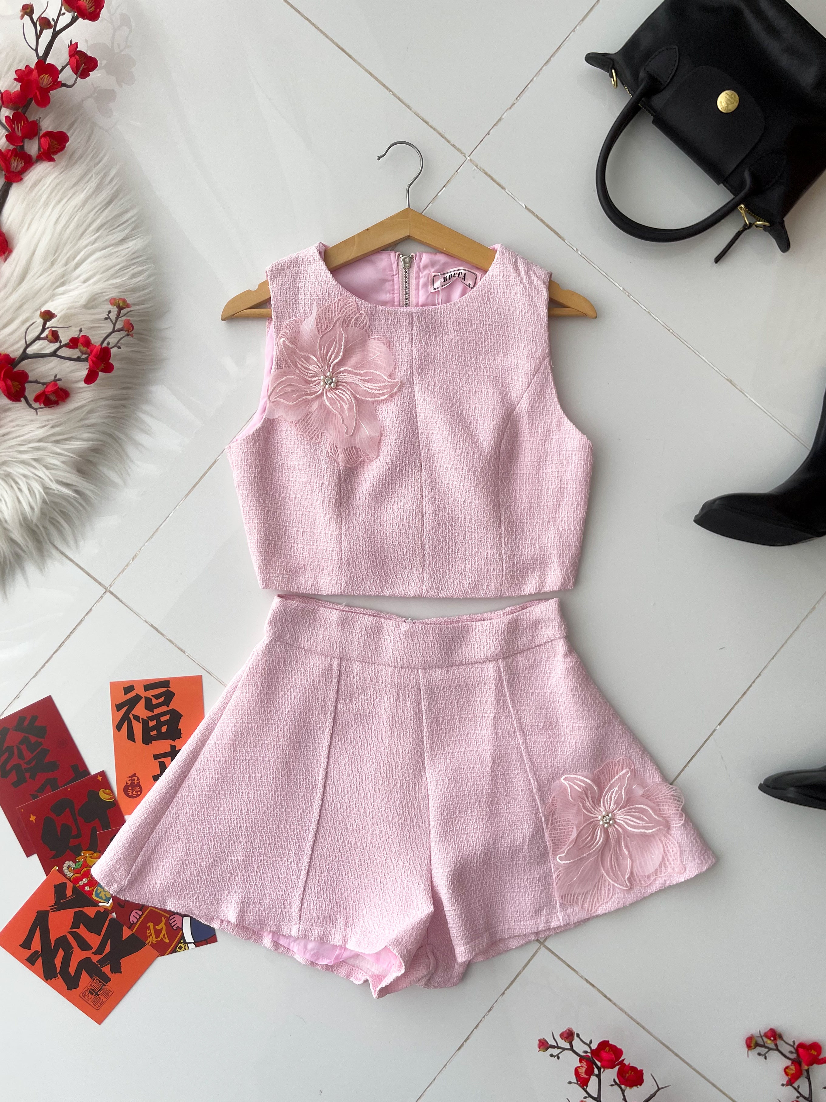 【SS25129】【补厂家现货⚡⚡】高品质两件式高端气质感小香风套装 小香风无袖上衣➕宽腿阔脚小香风高腰短裤 ❤️❤️