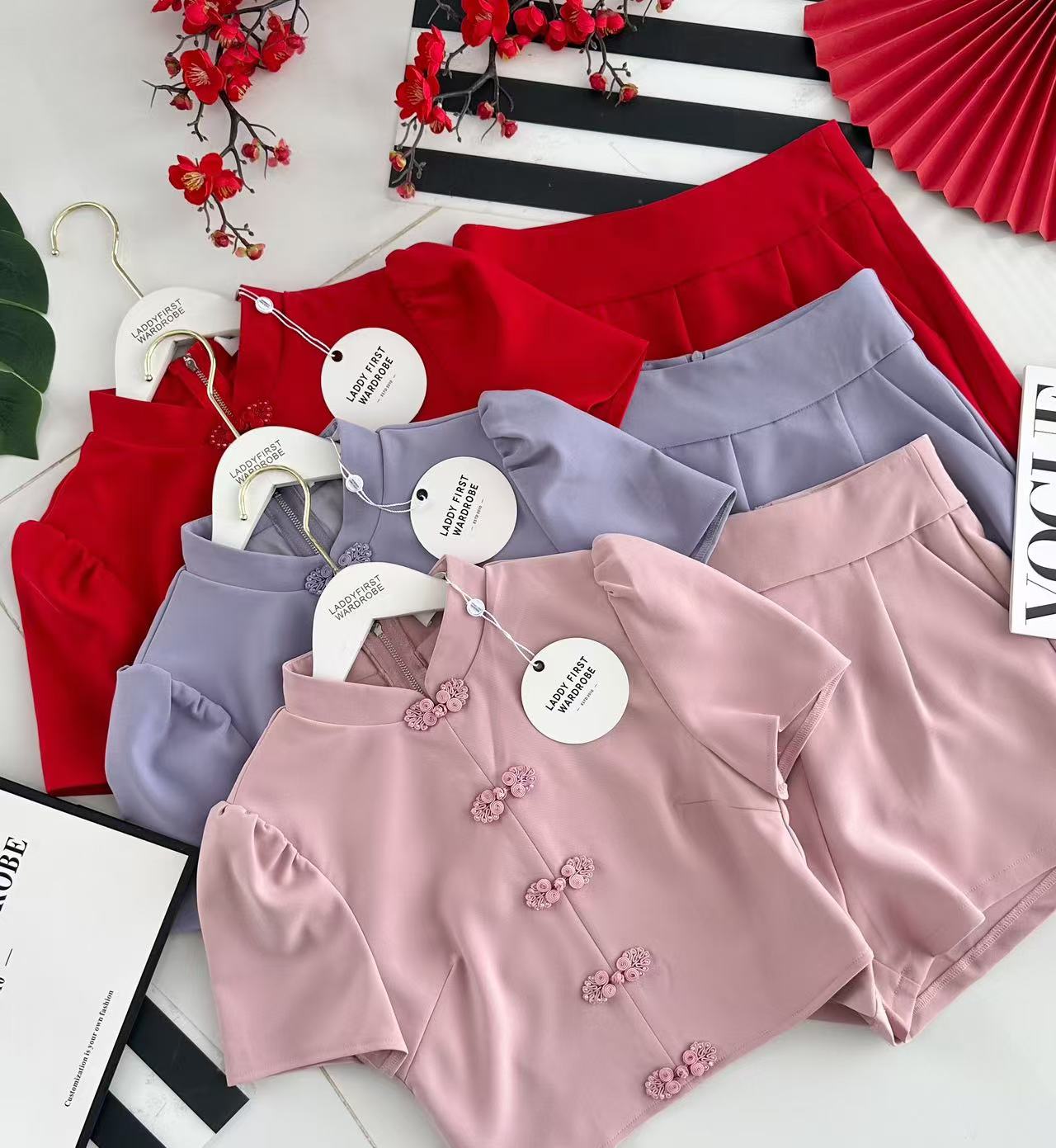 【SS3504】【LFW独家小圆饼】高品质两件式简约时尚西装四面弹唐装旗袍套装 立领盘扣短袖旗袍上衣➕西装高腰百搭短裤，有口袋 ❤️❤️