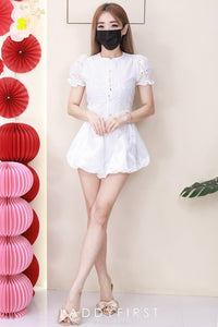 【SS8237531】高品质两件式桐花拼接缎面时尚套装 泡泡袖桐花上衣➕缎面花苞高腰百搭短裤 ❤️❤️ 【A-R1-C4】