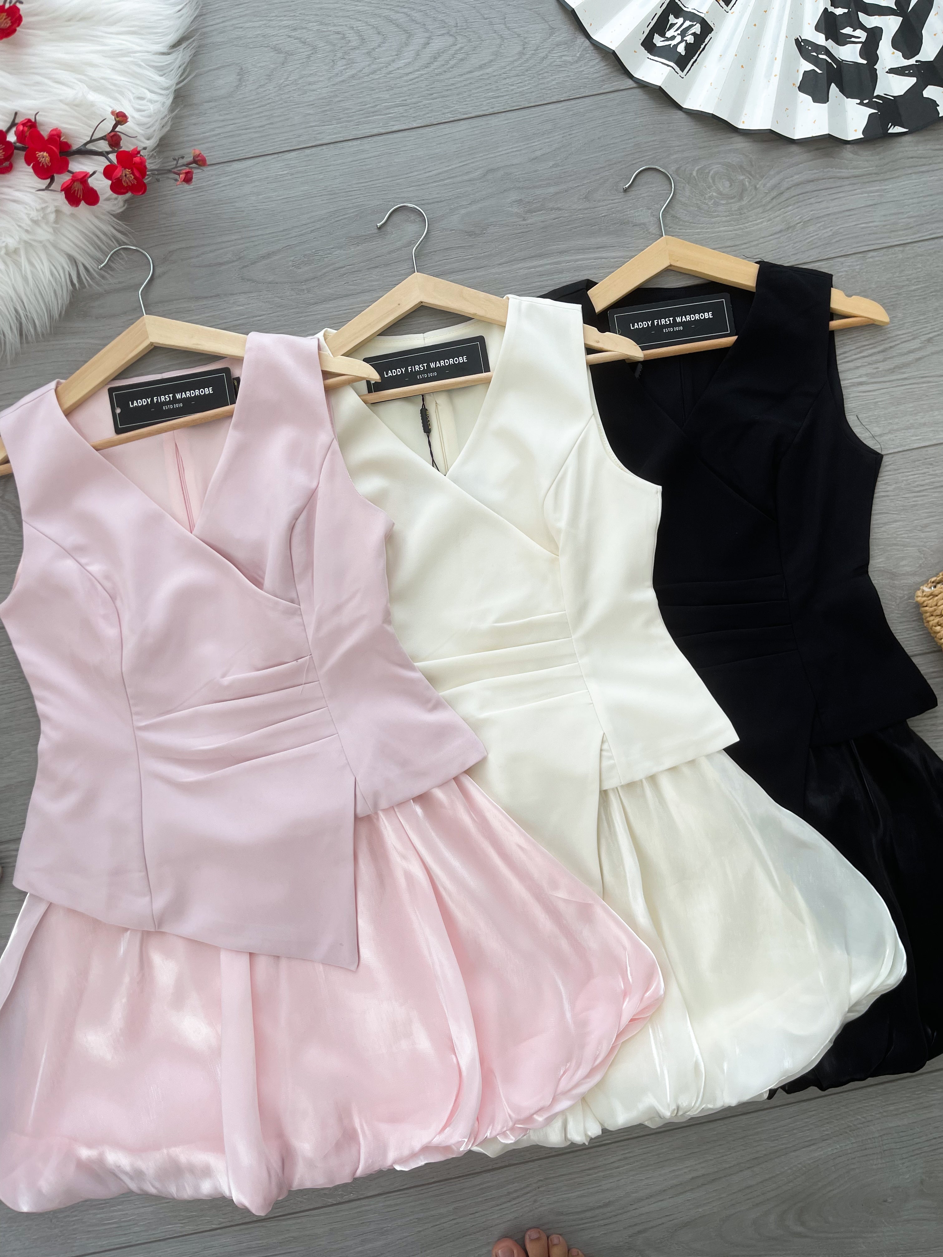 【SS17234】高品质两件式韩式西装拼接花苞裙子套装 不规则西装无袖上衣➕星光纱面花苞裙子，内层有里布短裤 ❤️❤️