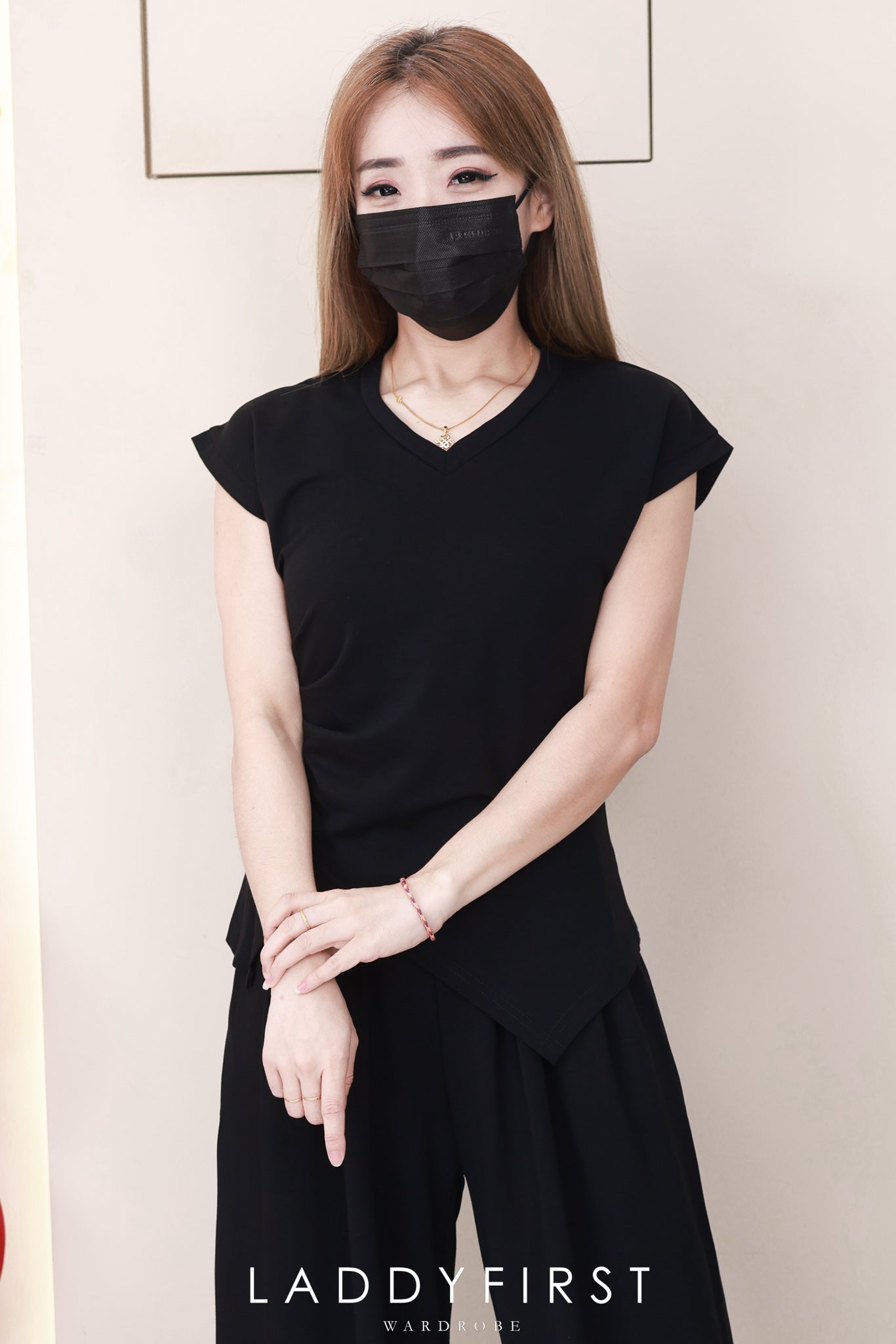 【SS9869】高品质两件式韩式轻奢简约套装 V领修身版型纯棉百搭上衣➕松紧腰弹力阔脚高腰百搭长裤，有口袋 ❤️❤️