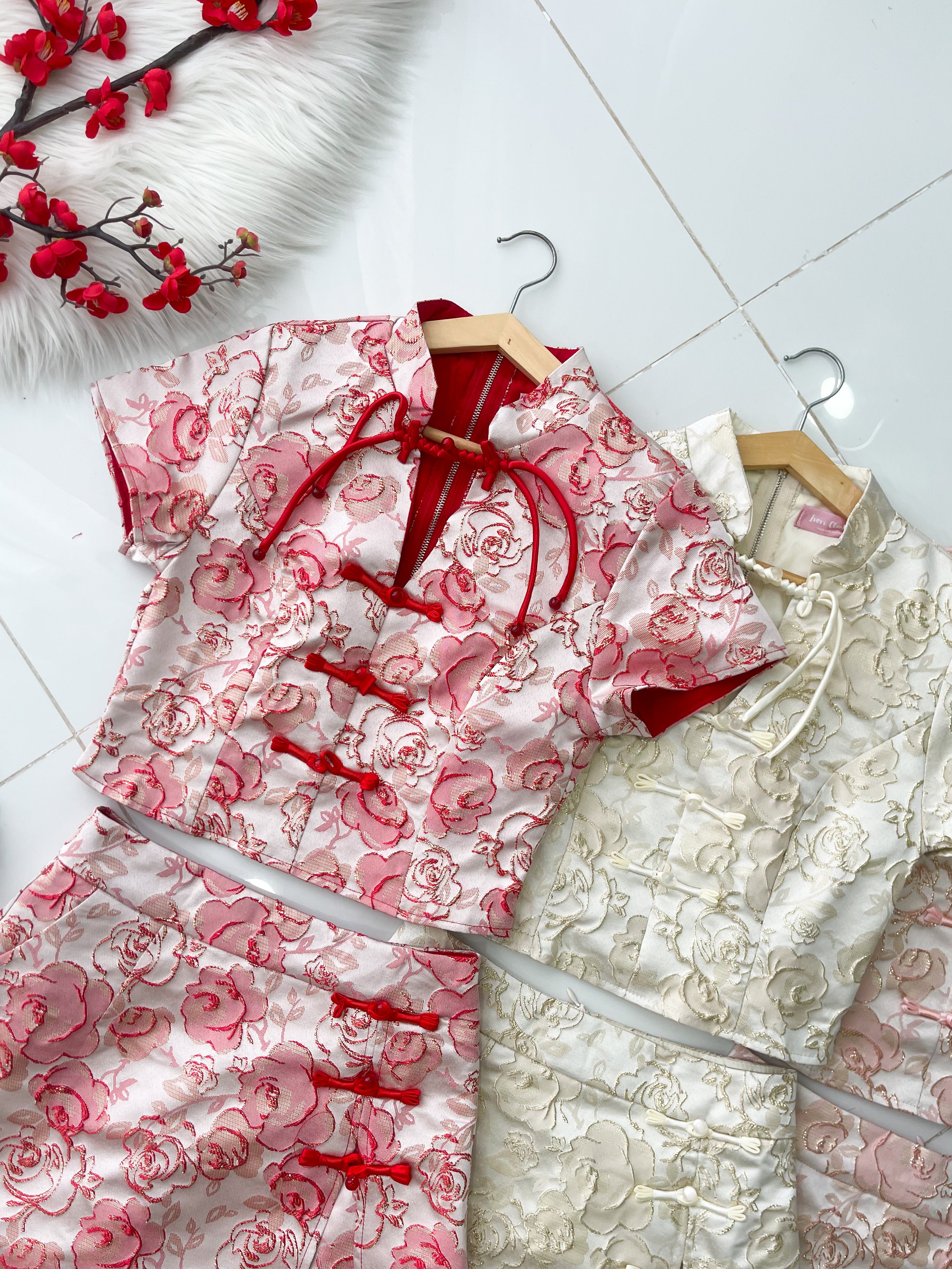 【SS6875】高品质两件式高档气质花开富贵新中式提花旗袍套装 短袖提花旗袍上衣➕提花旗袍高腰裙子，内层有里布短裤 ❤️❤️【A-R1-C4】