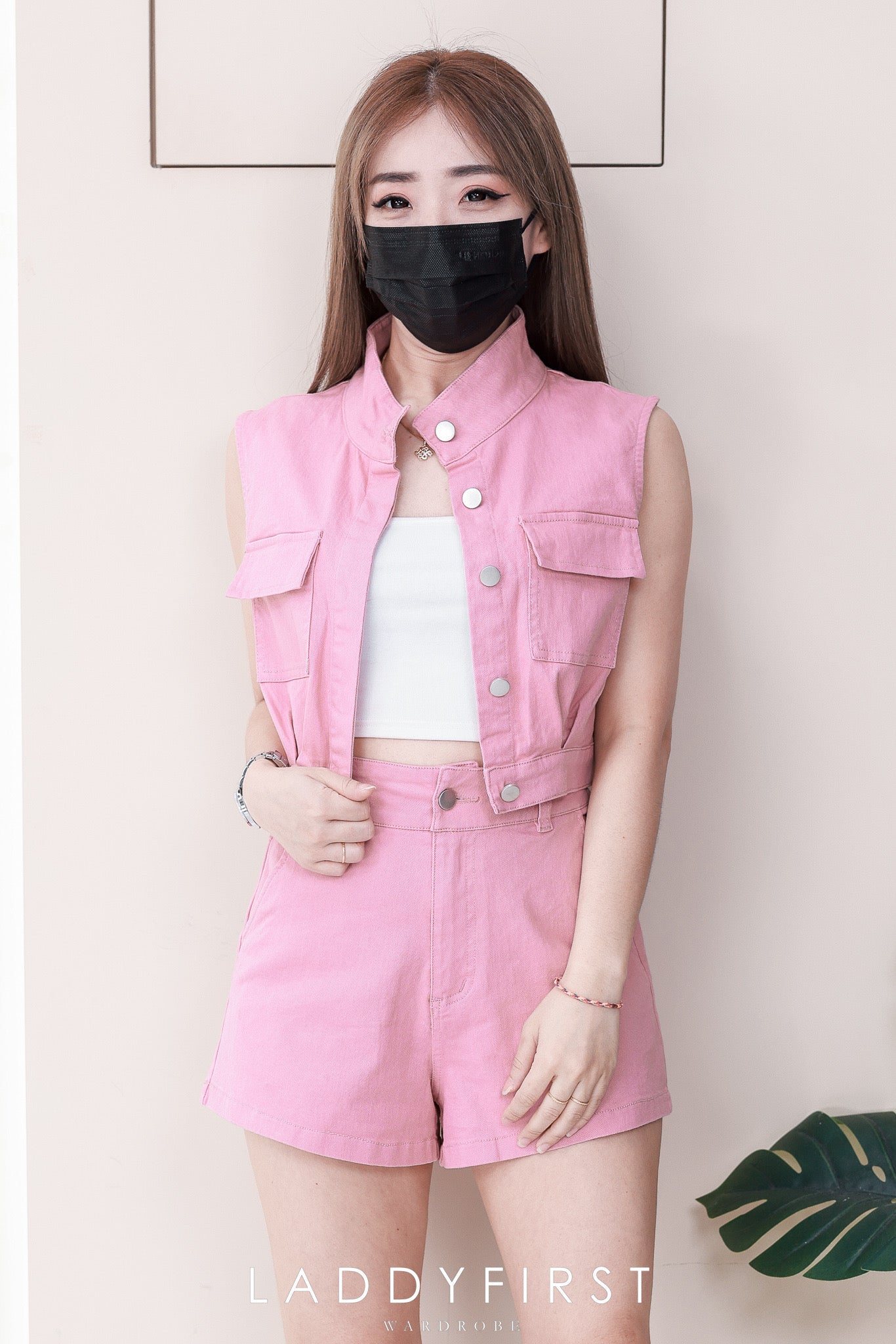 【SS121520】高品质两件式COTTON JEANS牛仔套装 马甲无袖上衣外套➕牛仔高腰短裤，有口袋 背面松紧弹力 ❤️❤️