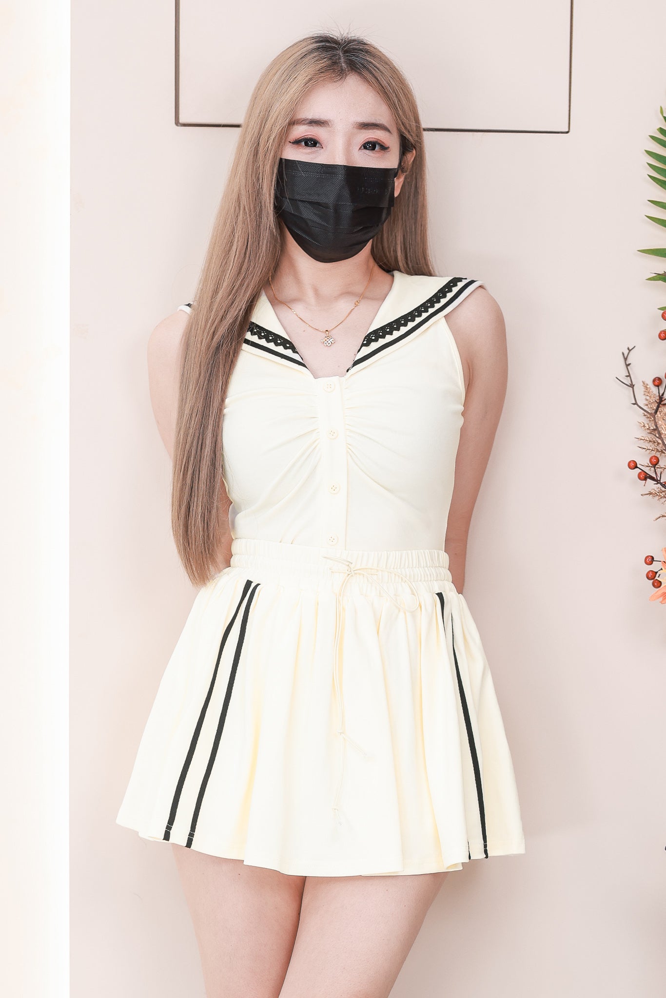 【SS110934】高品质两件式韩版减龄学院风套装 翻领无袖上衣➕松紧弹力高腰裙子，内层里布短裤，有口袋 ❤️❤️