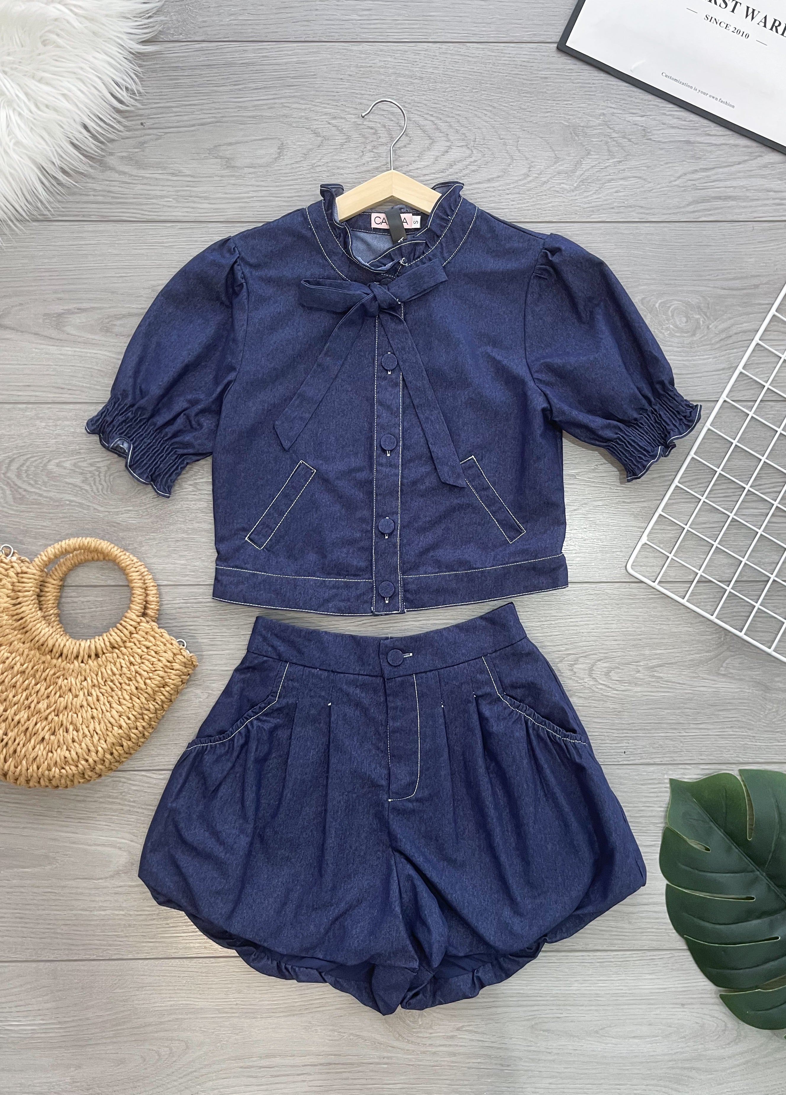 【SS21730 / 16932-1】⚡补货预订款⚡高品质两件式欧美风时尚牛仔套装 泡泡袖牛仔上衣➕牛仔花苞高腰短裤，有口袋 ❤️❤️