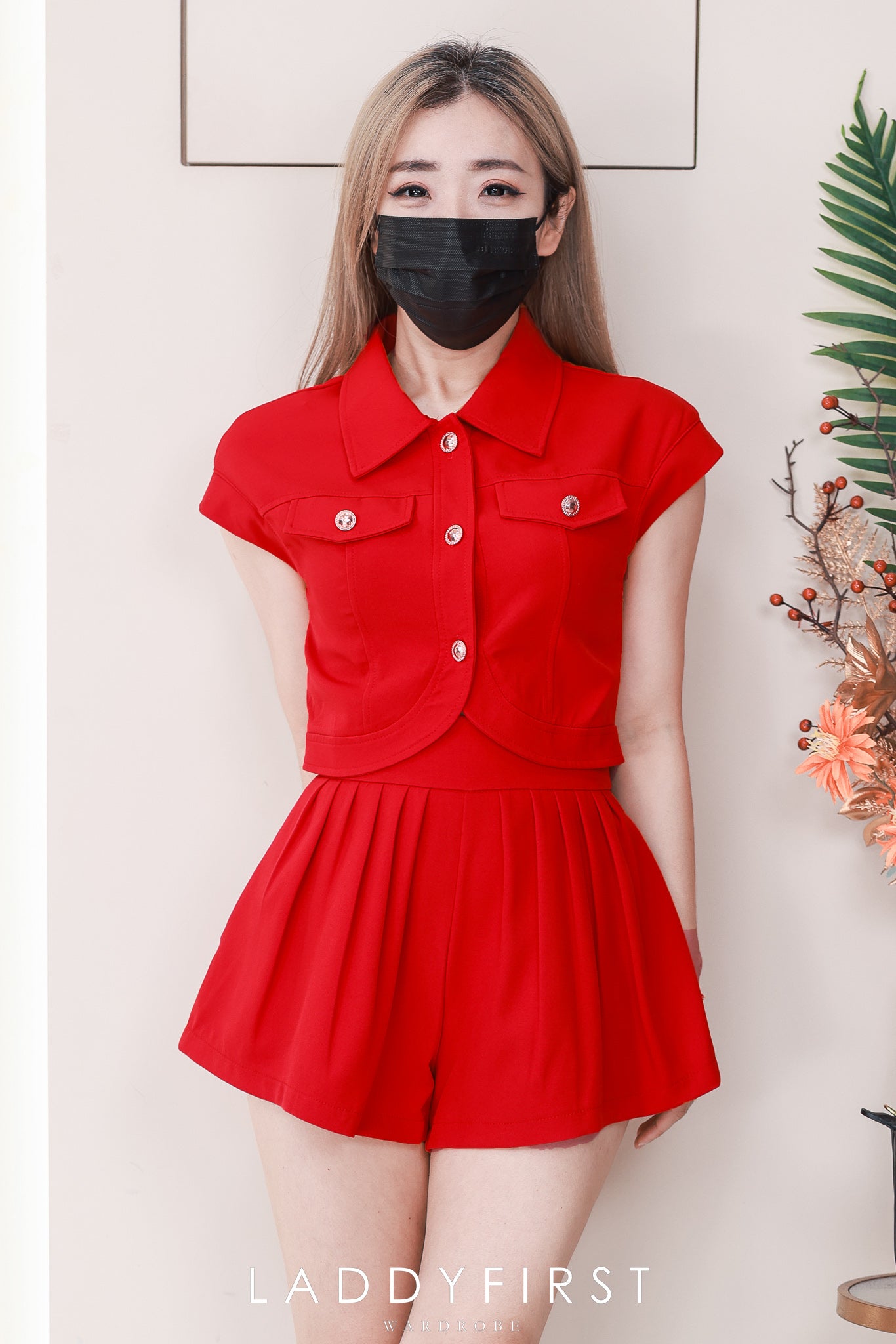【SS3517】【LFW独家小圆饼】高品质两件高端气质西装时尚百搭套装 翻领出袖西装上衣➕百褶宽腿高腰百搭短裤，有口袋 ❤️❤️