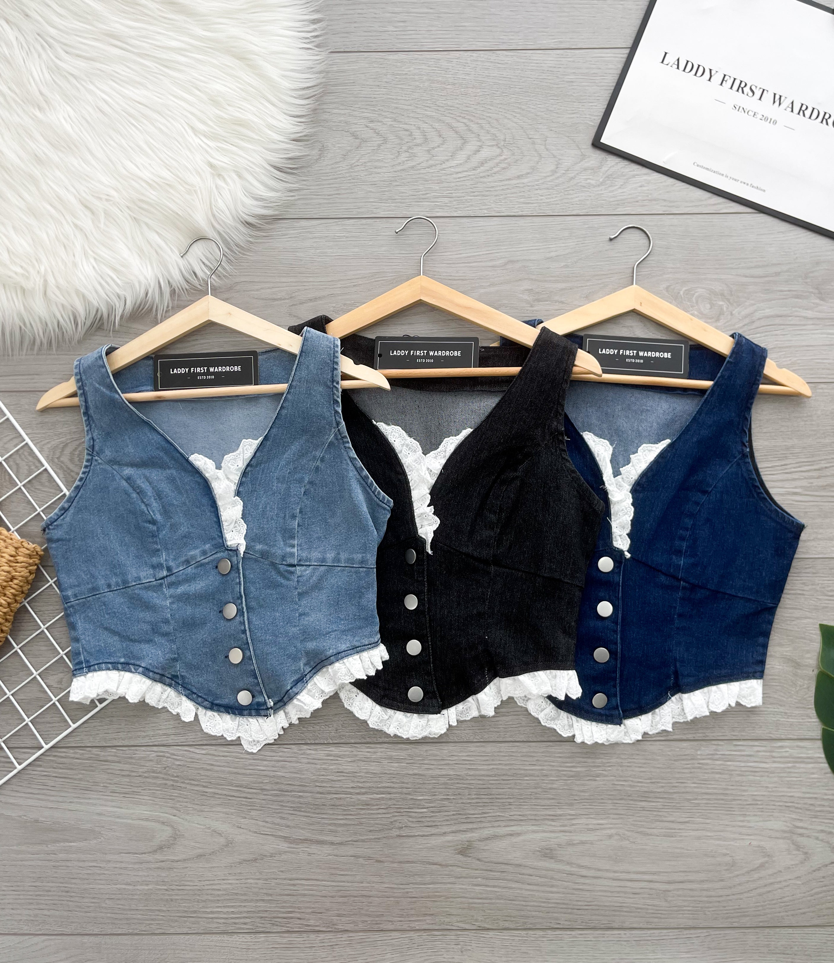 【T520103】高品质V领桐花边无袖牛仔上衣 ❤❤