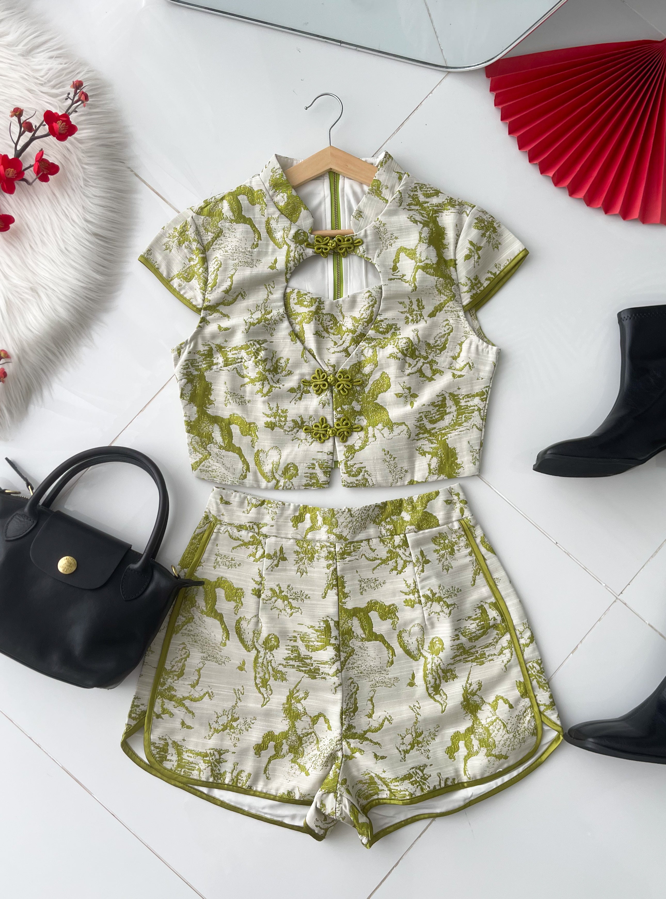 【SS21833 / 37537-9】高品质两件式新中式高调提花旗袍套装 爱心领口旗袍上衣➕提花高腰短裤 ❤️❤️