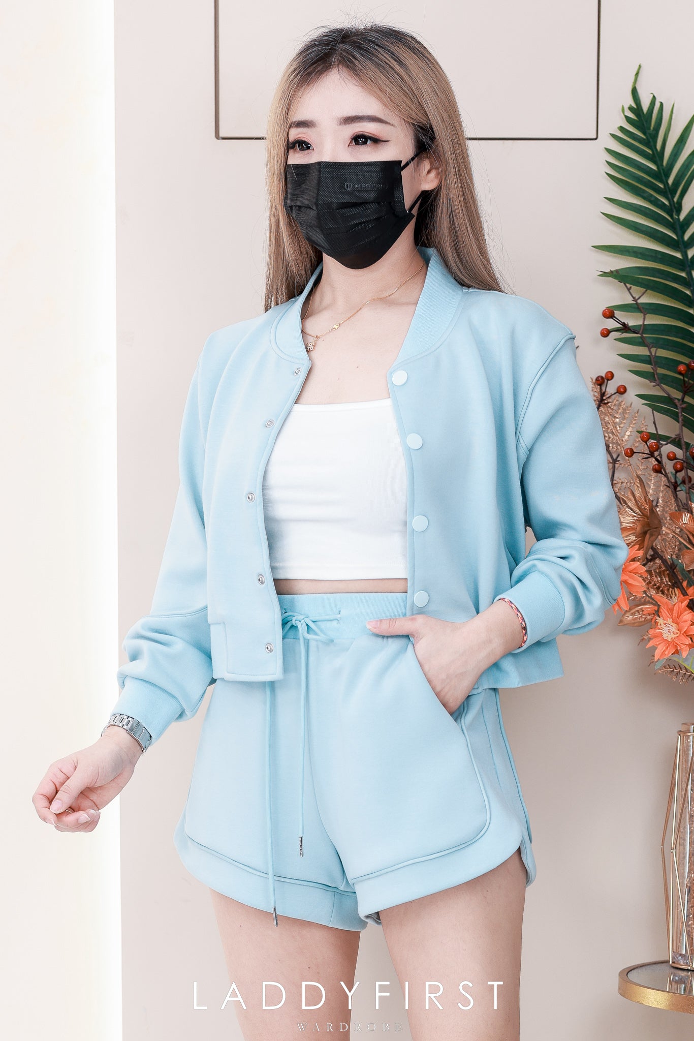 【SS3523】【LFW独家小圆饼】高品质高端气质厚实空气绵韩式时尚百搭套装 V领长袖外套上衣 按扭设计➕抽绳松紧腰百搭短裤，有口袋 ❤️❤️