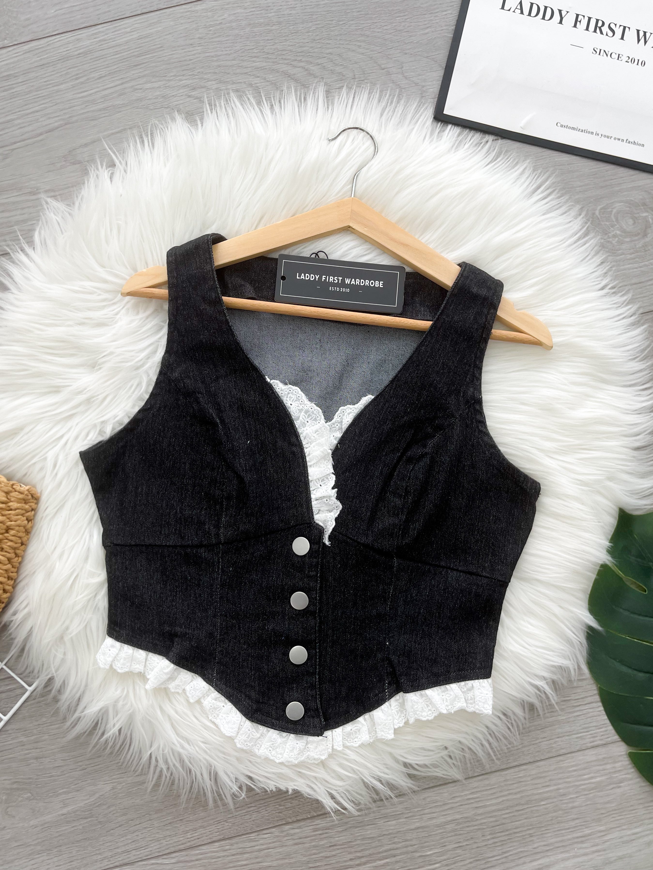 【T520103】高品质V领桐花边无袖牛仔上衣 ❤❤