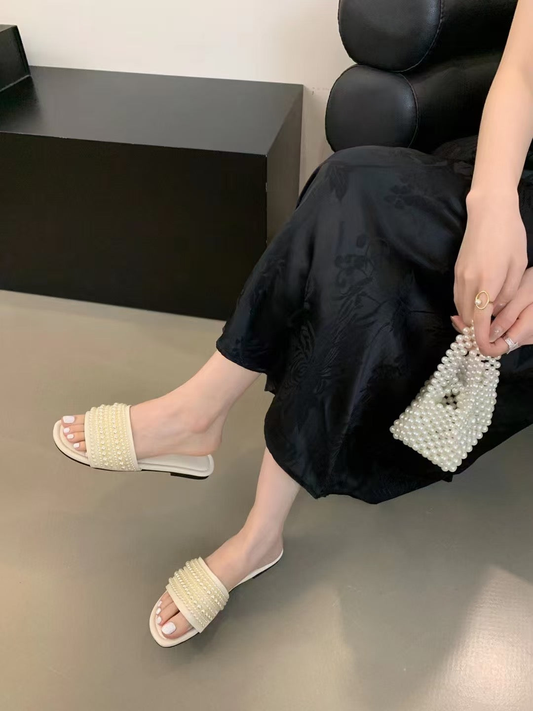 【DG2066】🔅精选预购款🔅 高级感韩版小香风珍珠串珠小凉拖 ❤️