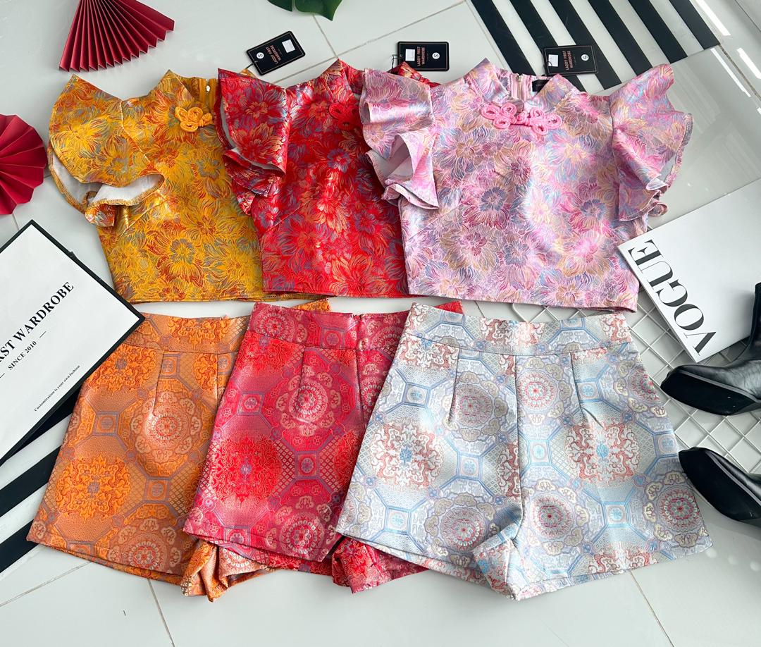 【SS8235511】【网站福利款✨】独家爆款高品质两件式减龄洋气时尚新中式国风提花旗袍套装 盘扣荷叶袖提花上衣➕提花高腰短裤 ❤️❤️