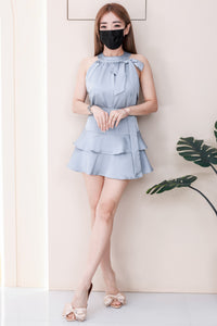 【SS21738 / 37501】高品质两件式减龄轻奢风全面顶珠缎面套装 锁骨肩蝴蝶结设计无袖上衣➕荷叶边高腰裙子，内层有里布短裤 ❤️❤️【A- R1-C5】
