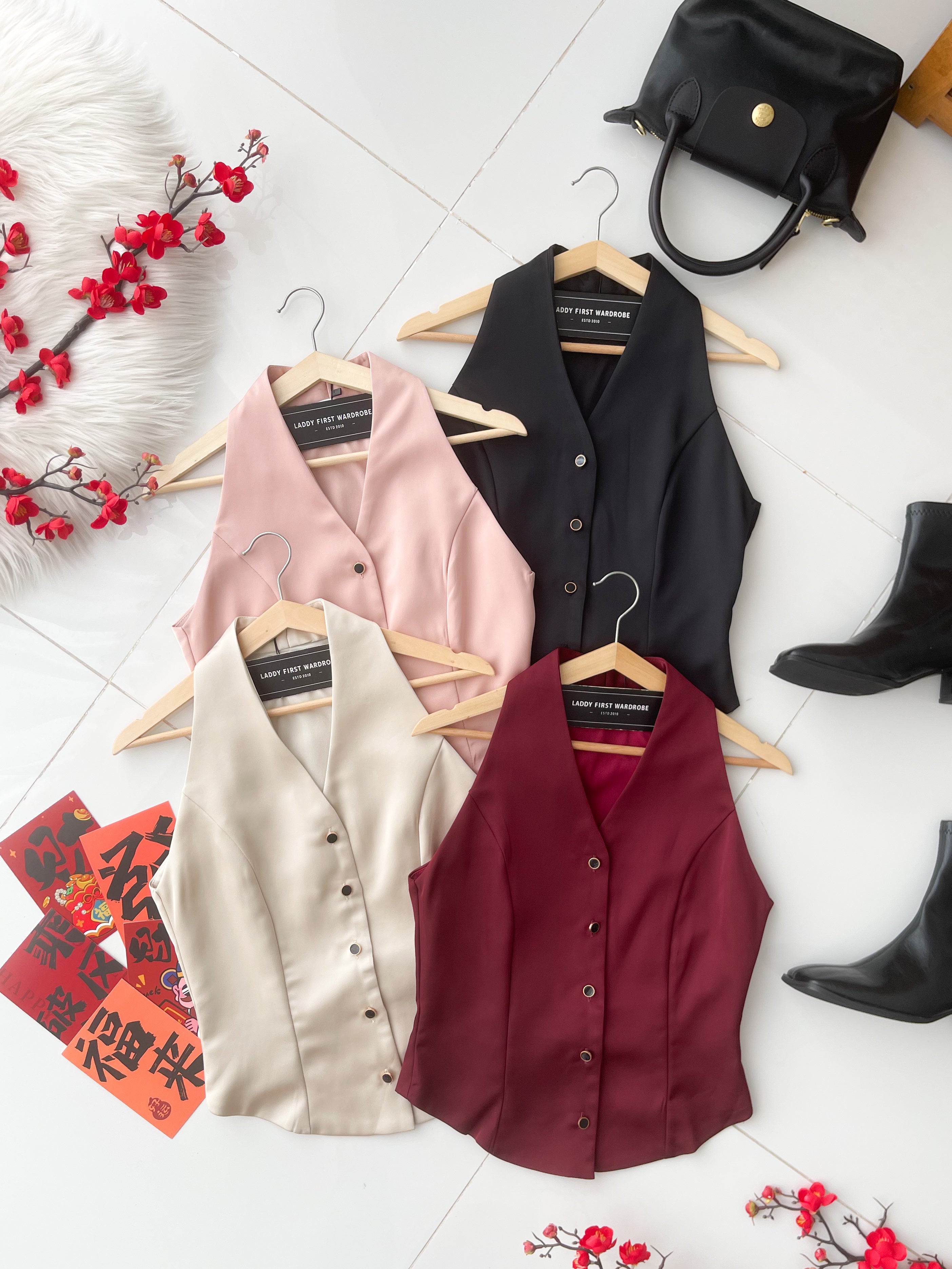 【T2799】高品质御姐风肖肩露锁骨马甲式缎面气质上衣 ❤❤