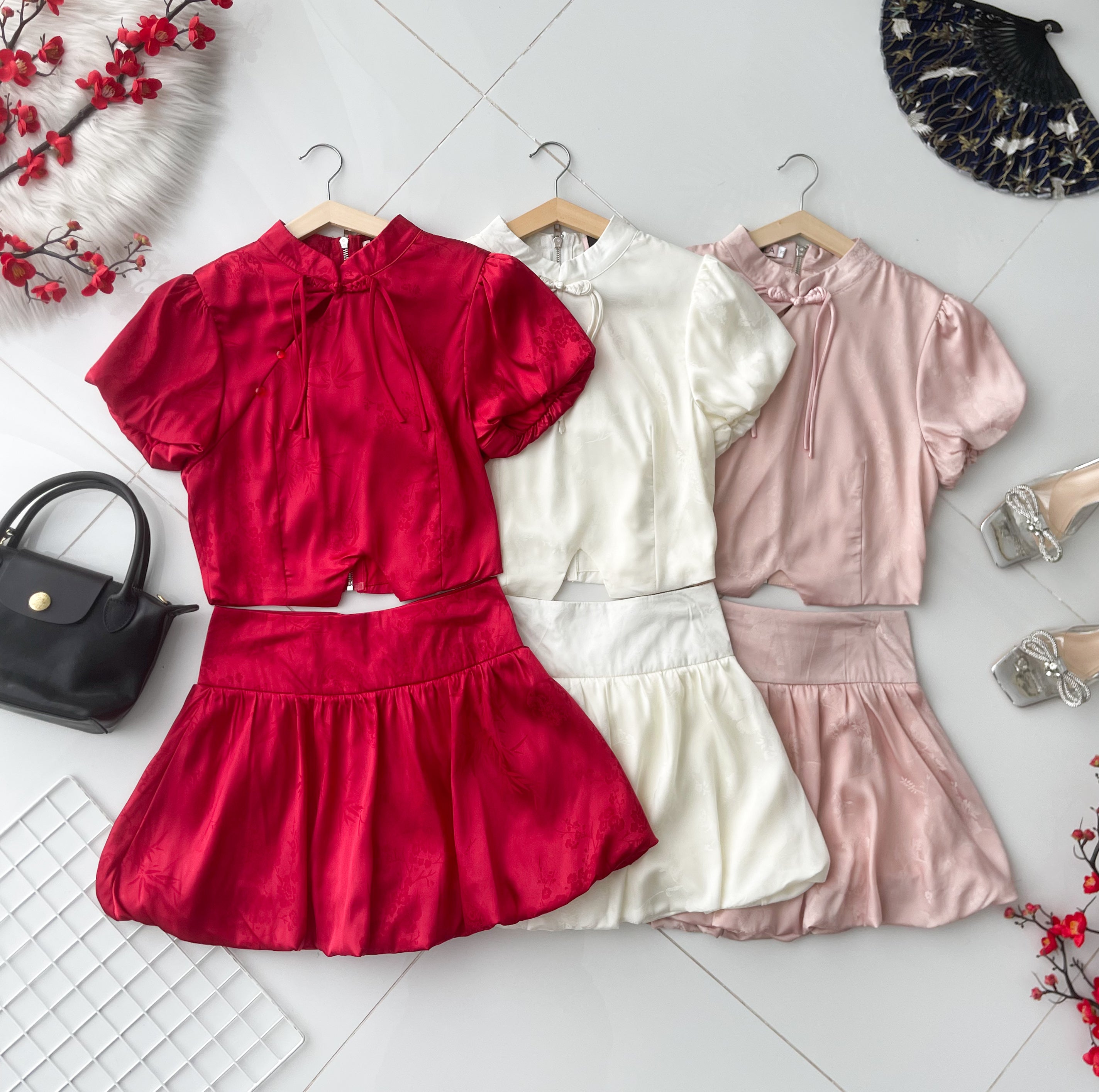 【SS21782 / 19757】高品质两件式滑面缎面新中式花苞旗袍套装 泡泡袖旗袍上衣➕花苞高腰裙子，内层有里布短裤 ❤️❤️