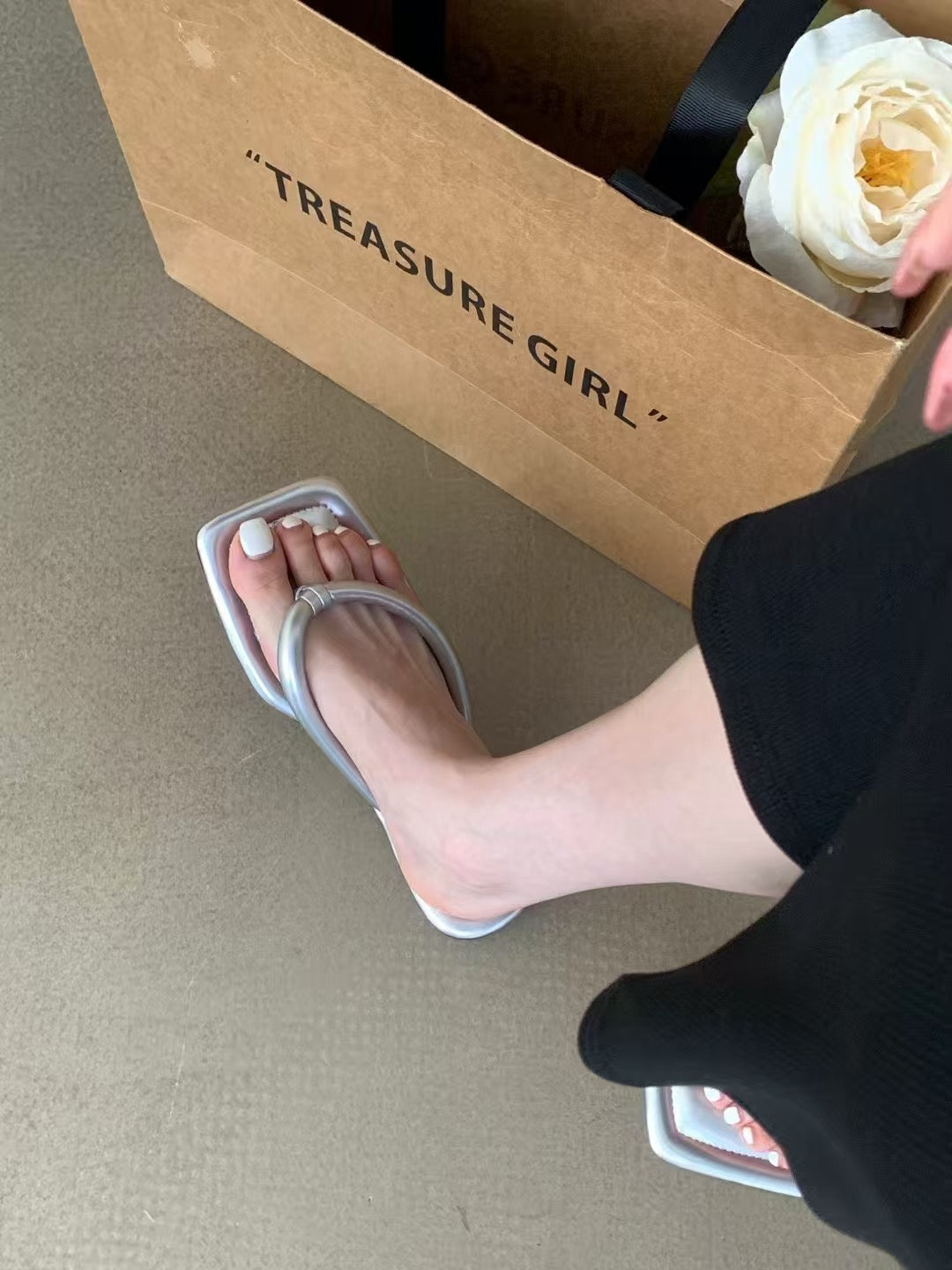 【DG2856-1】🔅精选预购款🔅 高级感简约百搭设计沙滩人字拖 ❤️