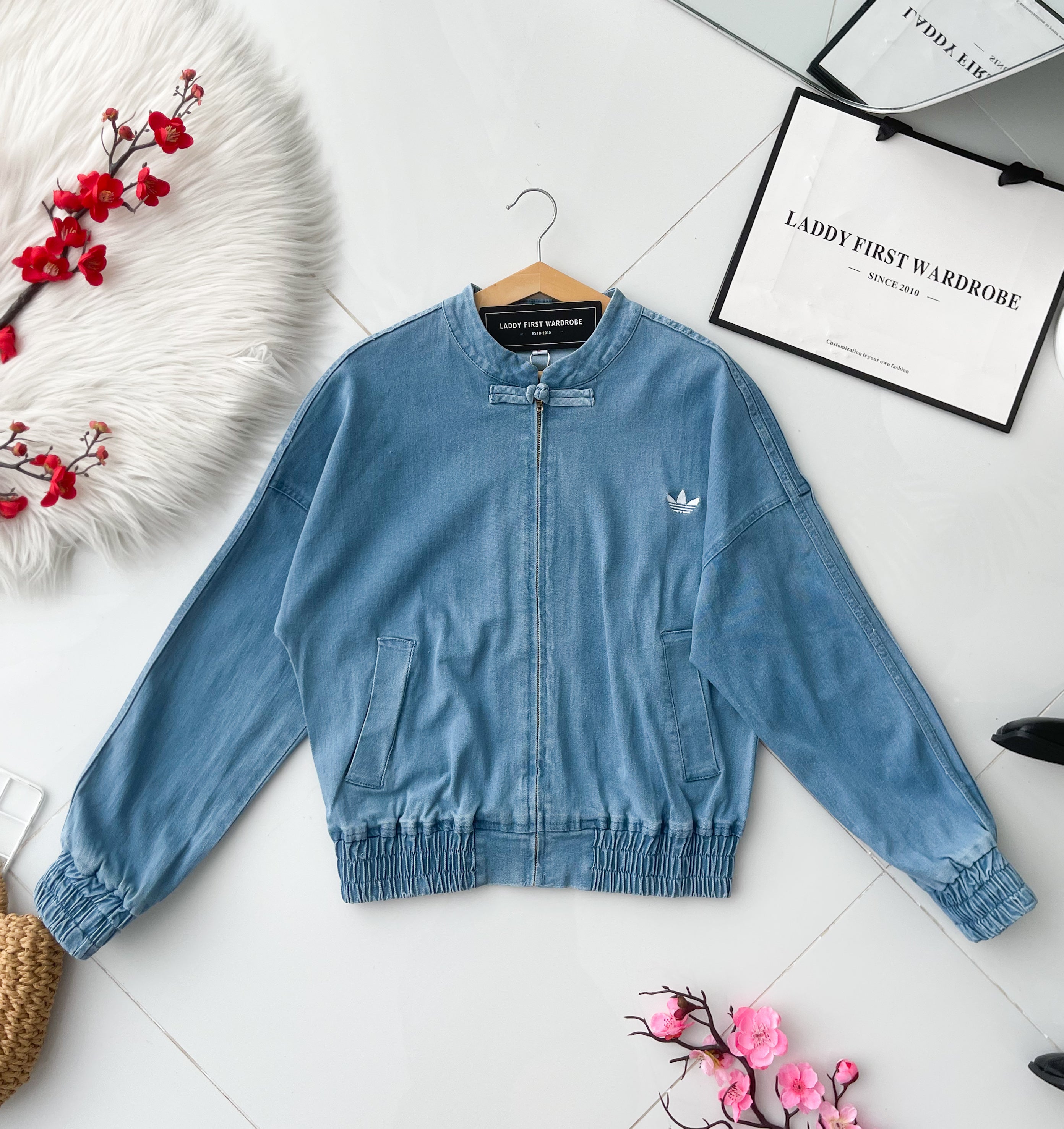 【T14402 / 37639】高品质刺绣三叶草运动风新中式牛仔长袖外套，有口袋 ❤❤