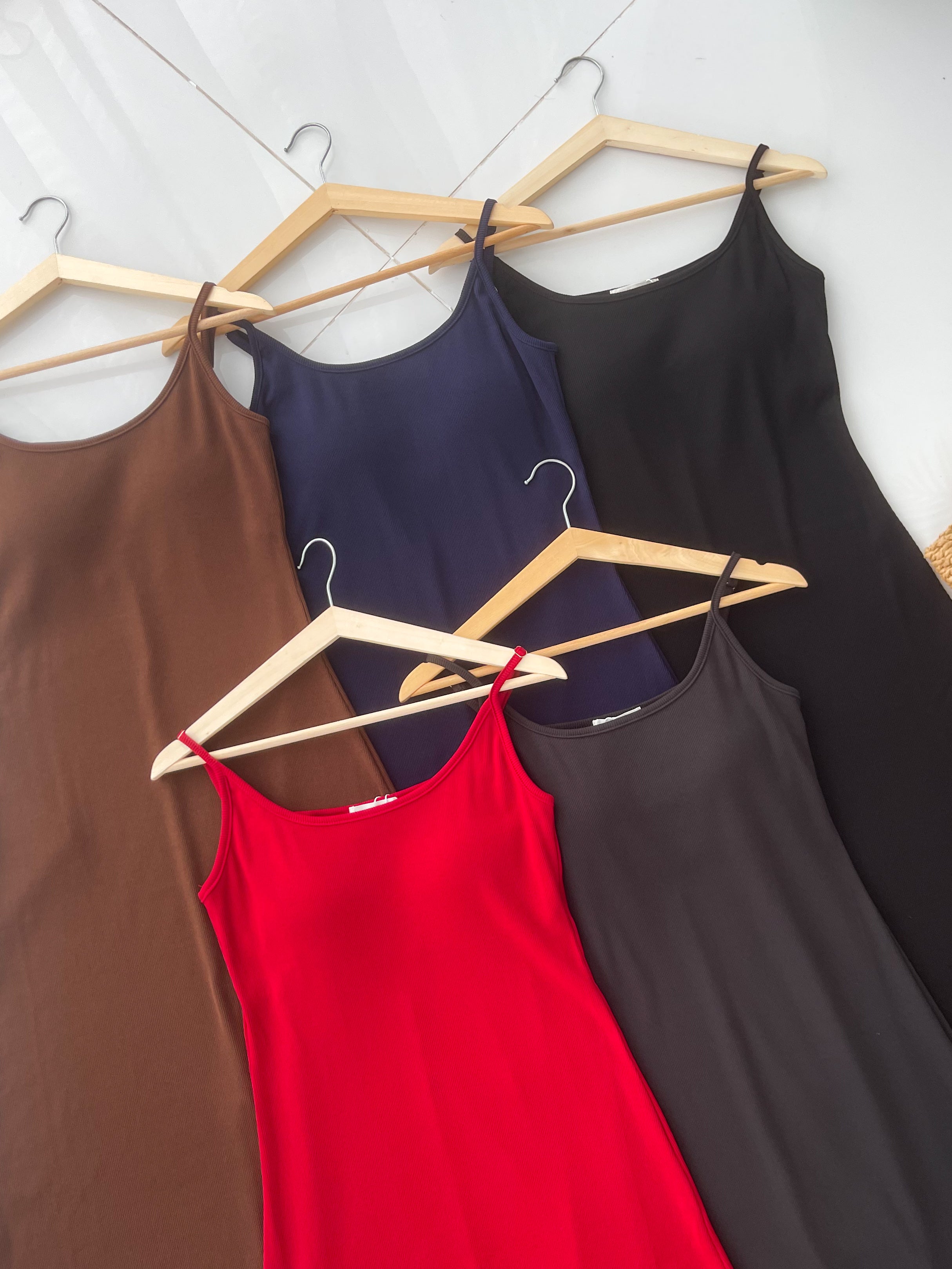 【D82702】高品质带胸垫自调无袖肩带螺纹弹力慵懒休闲风百搭连身裙子 ❤❤