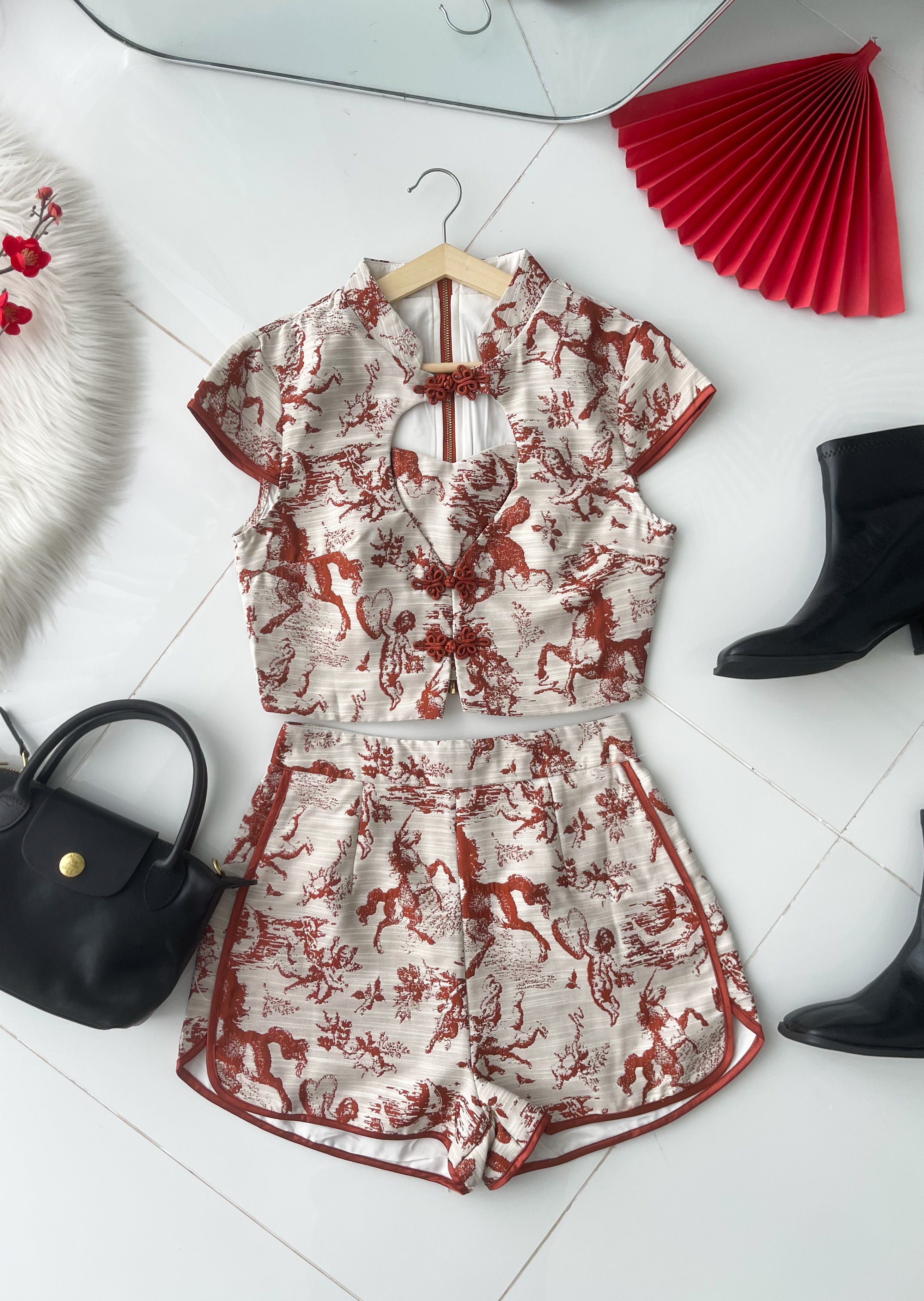 【SS21833 / 37537-9】高品质两件式新中式高调提花旗袍套装 爱心领口旗袍上衣➕提花高腰短裤 ❤️❤️