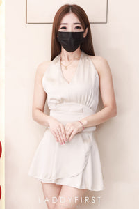 【SS2857】高品质全缎面甜辣女神款套装 V领CUT IN上衣➕荷叶摆高腰裙子，内层有里布短裤 ❤️❤️【A- R1-C2】