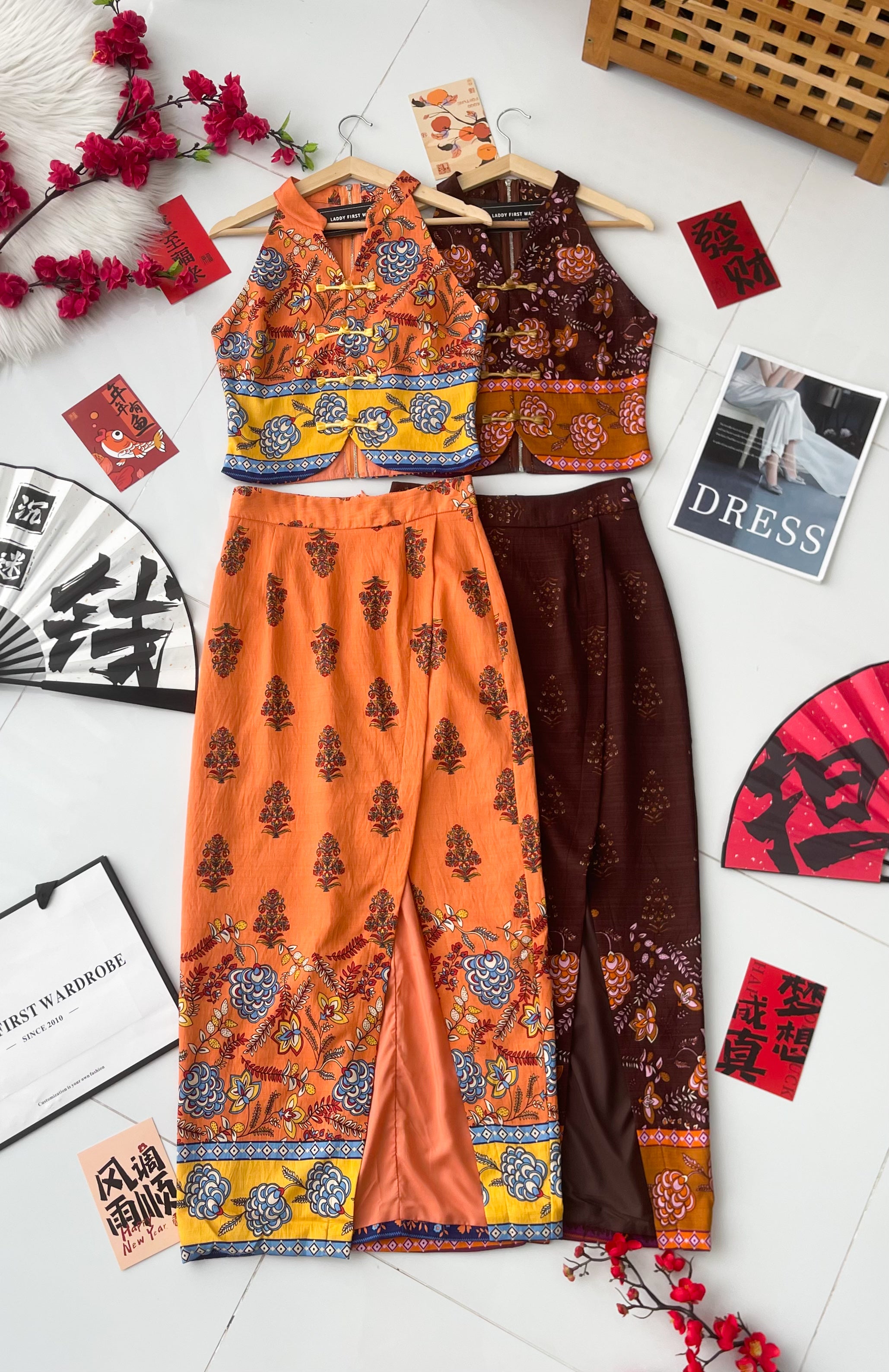 【SS6842-1】⚡补货预订款⚡高品质高级感复古BATIK旗袍套装 BATIK无袖旗袍上衣➕开叉边设计高腰BATIK裙子 ❤️❤️