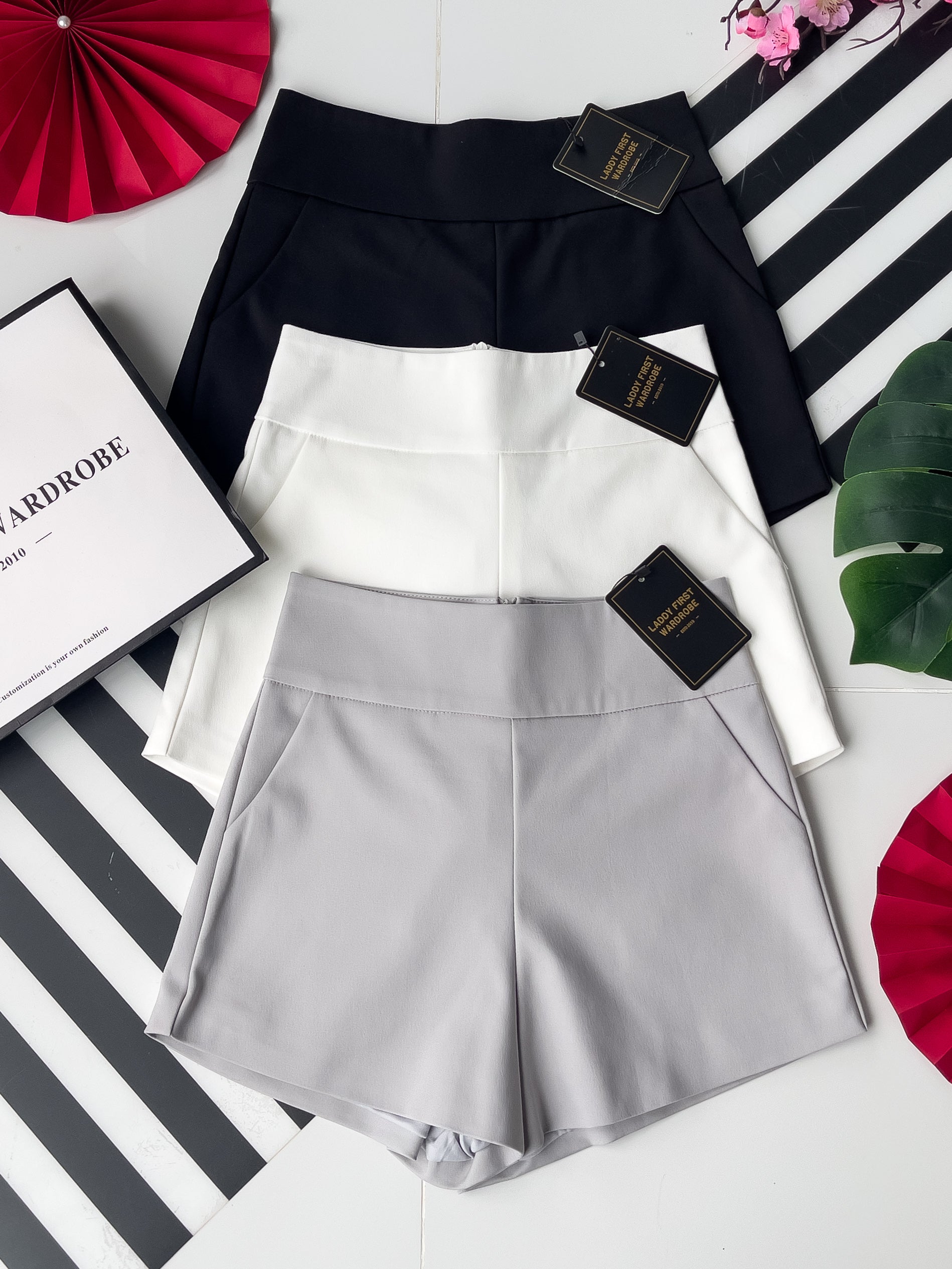 【S6644】【网站福利款✨】独家爆款【万能妹妹】高品质万能西装高腰休闲简约百搭短裤，后中隐形拉链，有口袋，内层加里布 #百搭必备 🔥🔥 【D-R1-C1】