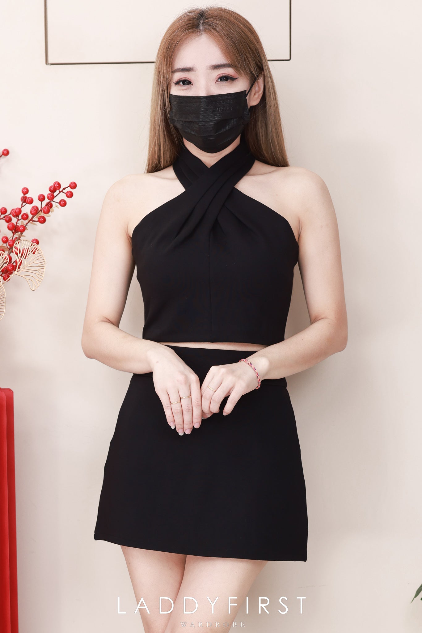 【SS21839 / 622869】高品质两件式高级设计感罗马套装 交叉领无袖上衣➕A字罗马高腰百搭裙子，内层有里布短裤 ❤️❤️