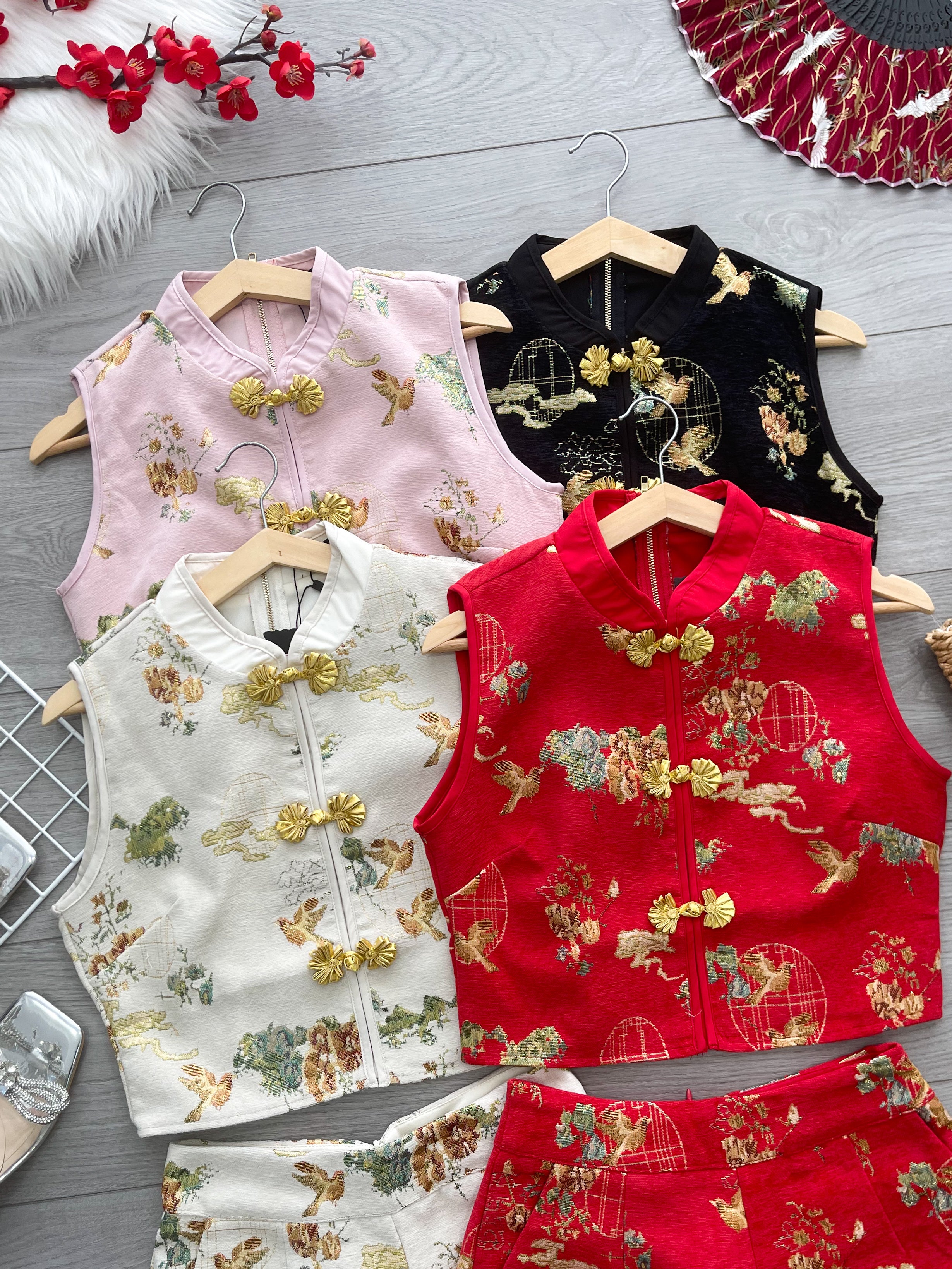【SS23206】高品质【亲子装//女装】两件式新中式复古金线提花旗袍套装 无袖旗袍上衣➕高腰短裤，有口袋 ❤️❤️
