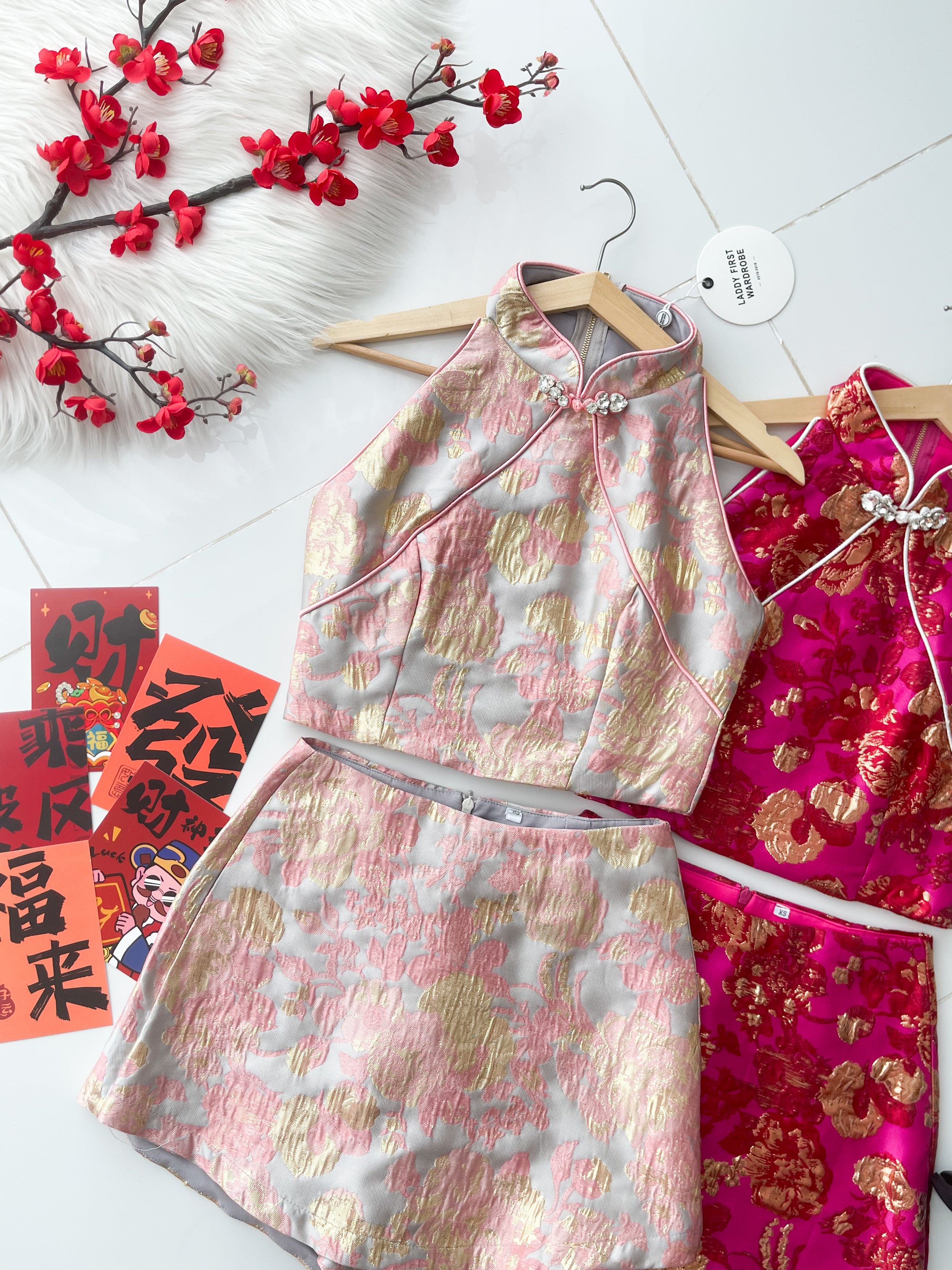 【SS8238802】【LFW独家小圆饼】高品质两件式高端气质金线浮雕提花旗袍套装 CUT IN无袖旗袍上衣➕提花高腰裤裙 ❤️❤️