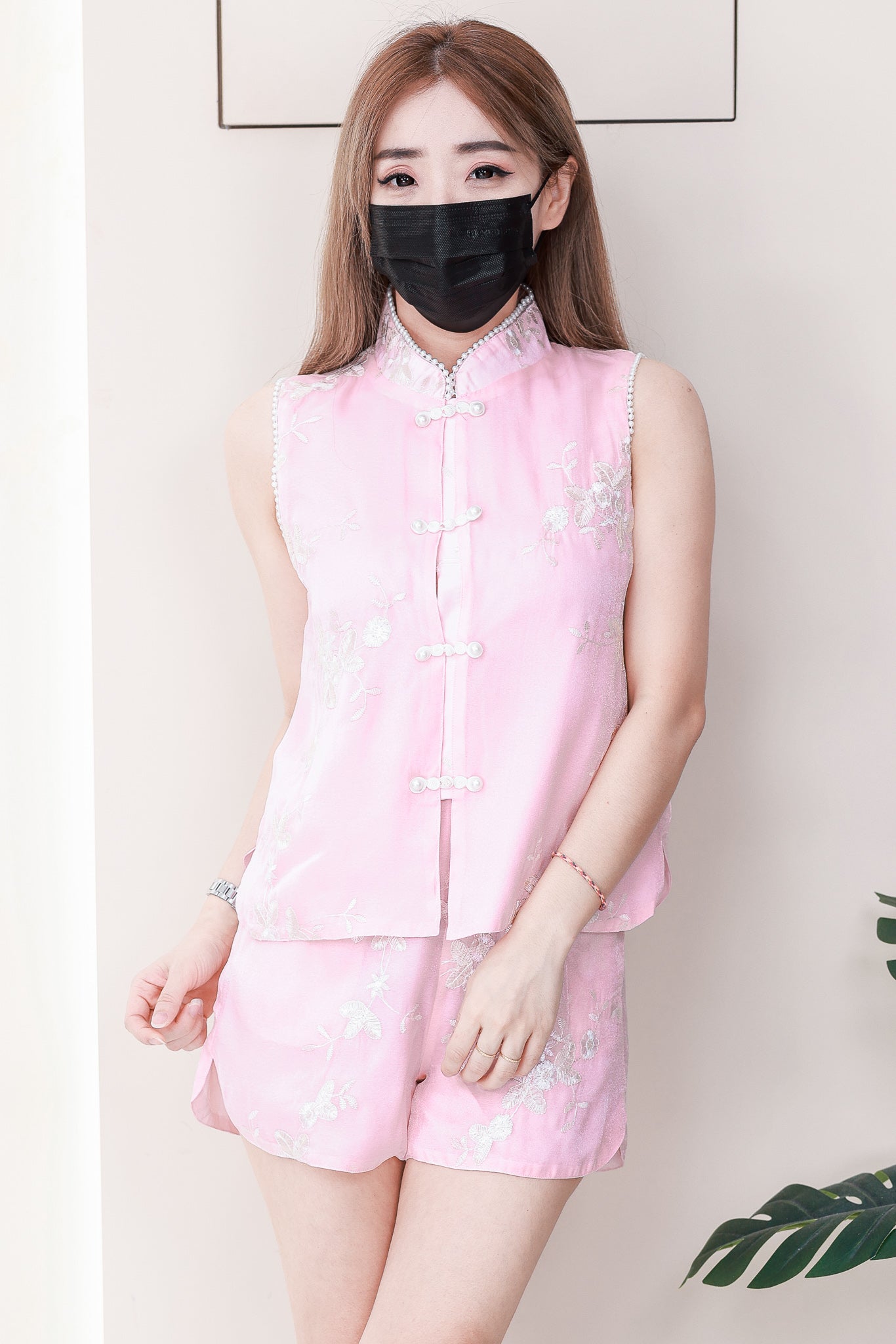 【SS2024091】高品质两件式亮面提花旗袍套装 珍珠袖边无袖上衣➕提花短裤，有口袋 ❤️❤️