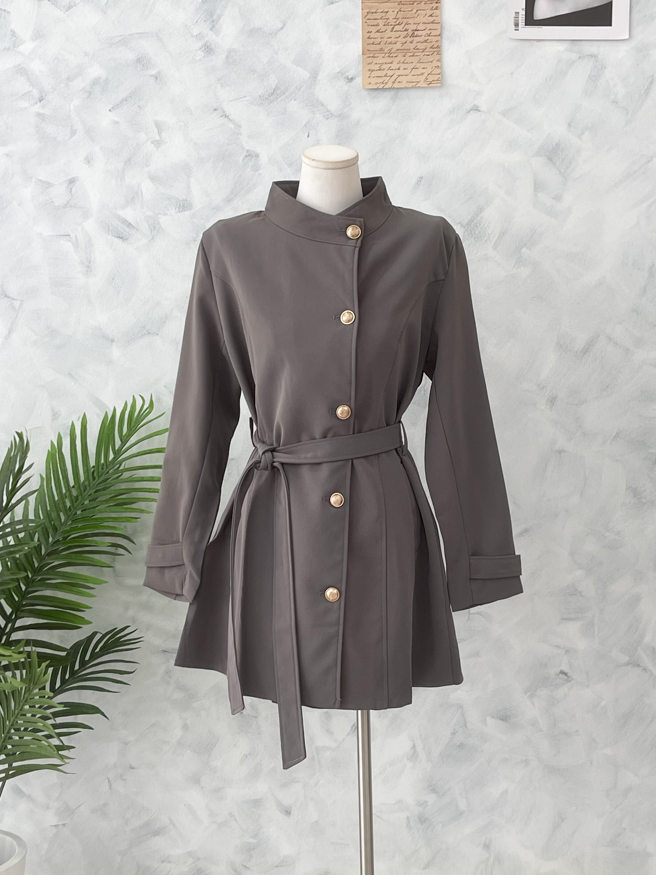 【JK2358】高品质韩式度假风气质立领长袖风衣外套/连身裙子，自辨腰带收腰，有口袋 ❤️❤️