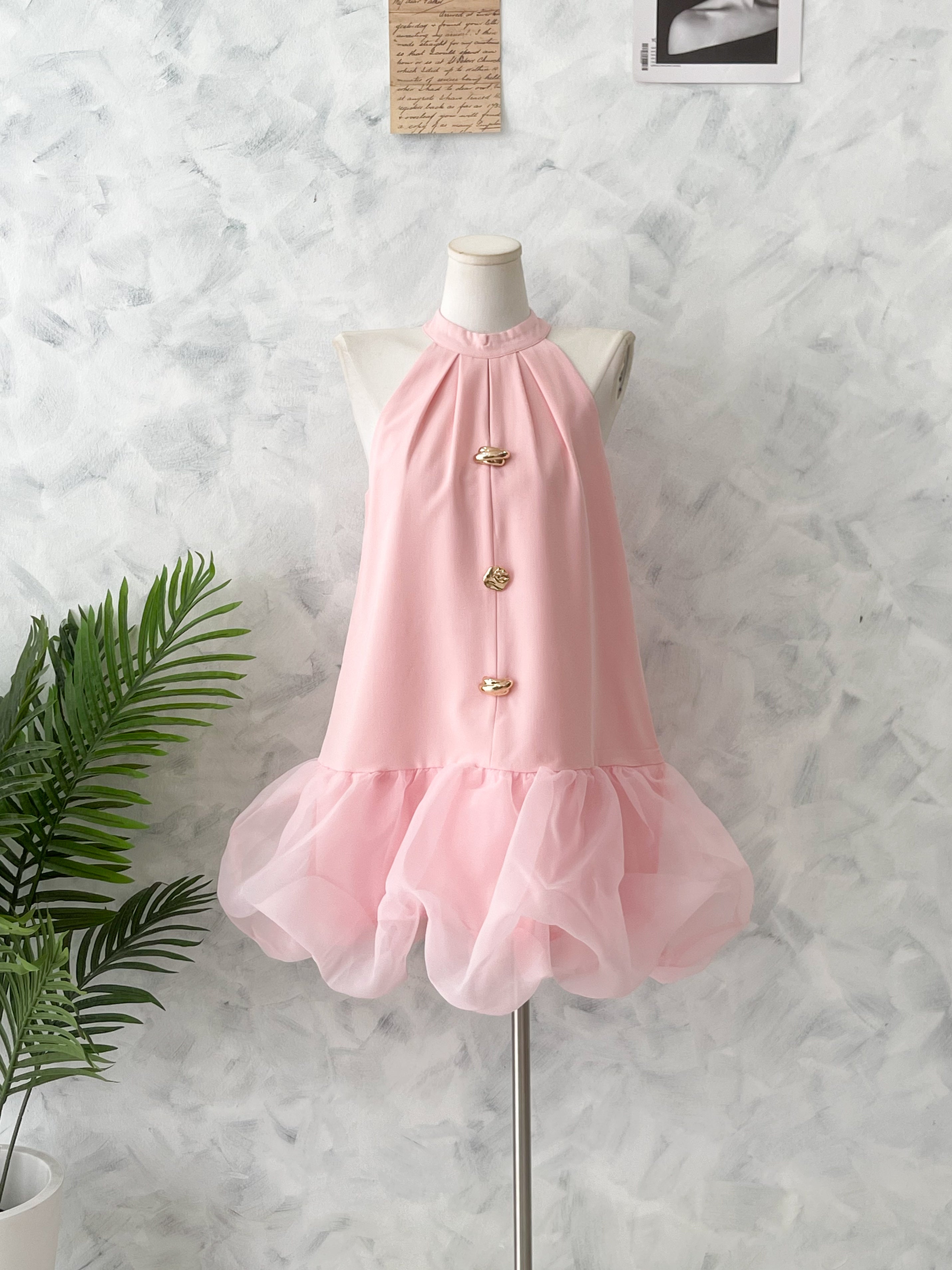 【D81673 / 37491】高品质可盐可甜名媛风拼接网纱花苞连身裙子，内层有里布短裤 ❤❤