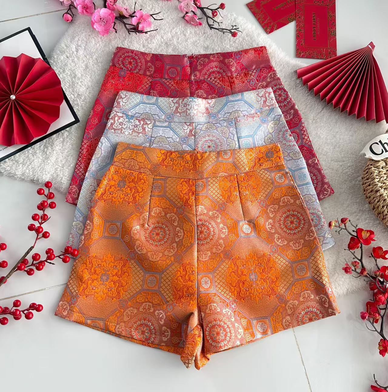 【SS8235511】【网站福利款✨】独家爆款高品质两件式减龄洋气时尚新中式国风提花旗袍套装 盘扣荷叶袖提花上衣➕提花高腰短裤 ❤️❤️