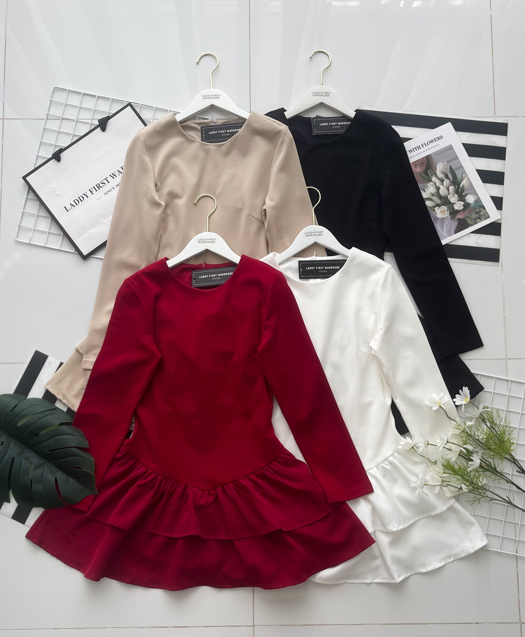 【D520232】高品质韩式女神款罗马长袖弹力上衣拼接荷叶蛋糕连身裙子，内层有里布短裤 ❤❤【B-RU】