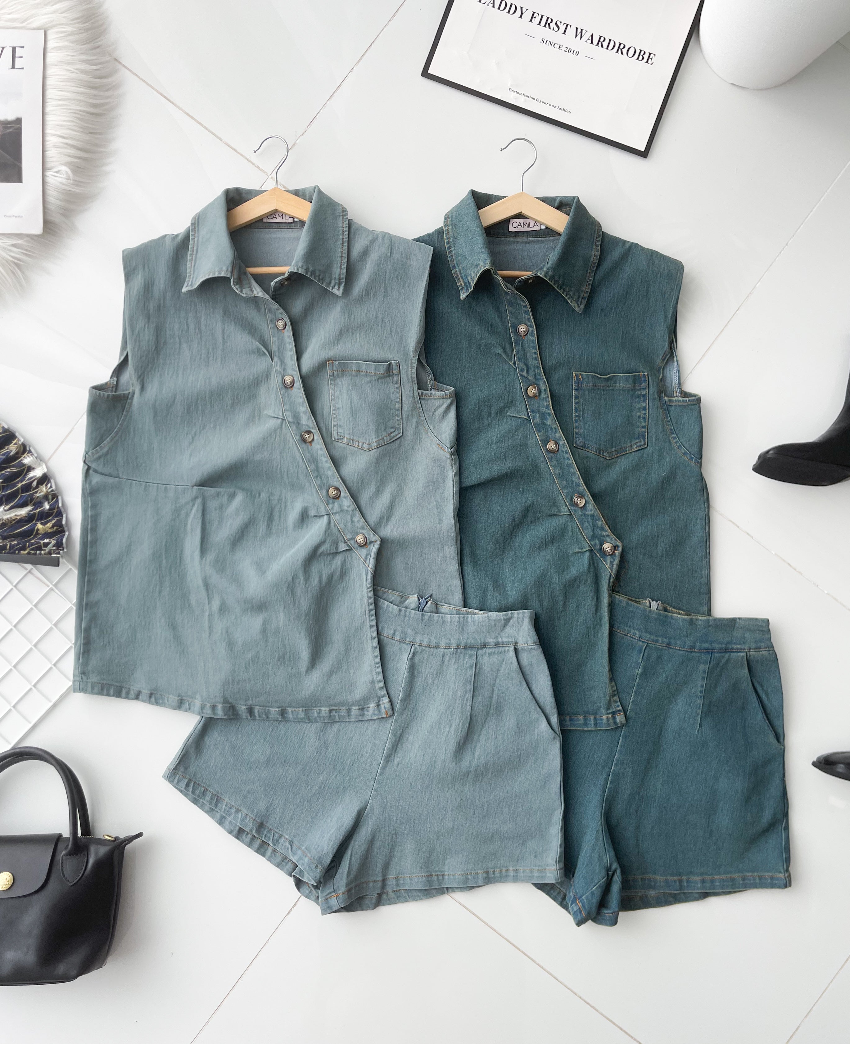 【SS21823 / 16972】高品质两件式夏日减龄洋气牛仔套装 翻领宽松版牛仔上衣➕牛仔高腰百搭短裤，有口袋 ❤️❤️