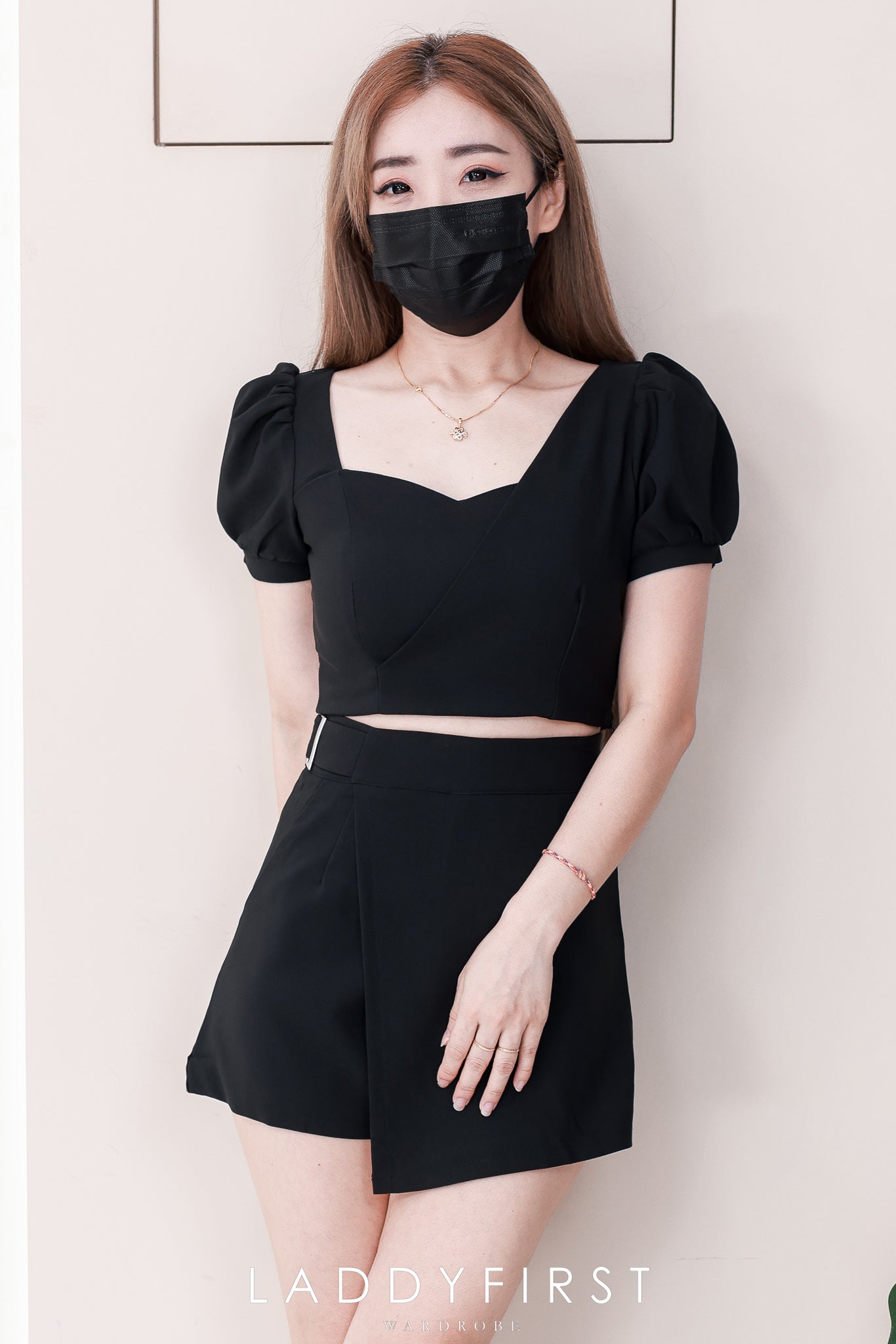 【SS8229691】【LFW独家小圆饼】高品质两件式气质简约西装套装 V领短袖西装上衣➕前裙后裤西装百搭裤裙，有口袋 ❤️❤️