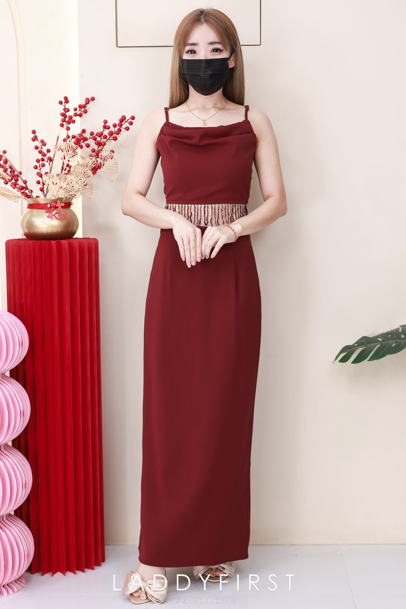 【SS2769-1】⚡补货预订款⚡高品质两件式高端气质鲜艳套装 自调无袖肩带短版上衣➕西装高腰百搭长裙，后中开叉设计，有口袋 ❤️❤️