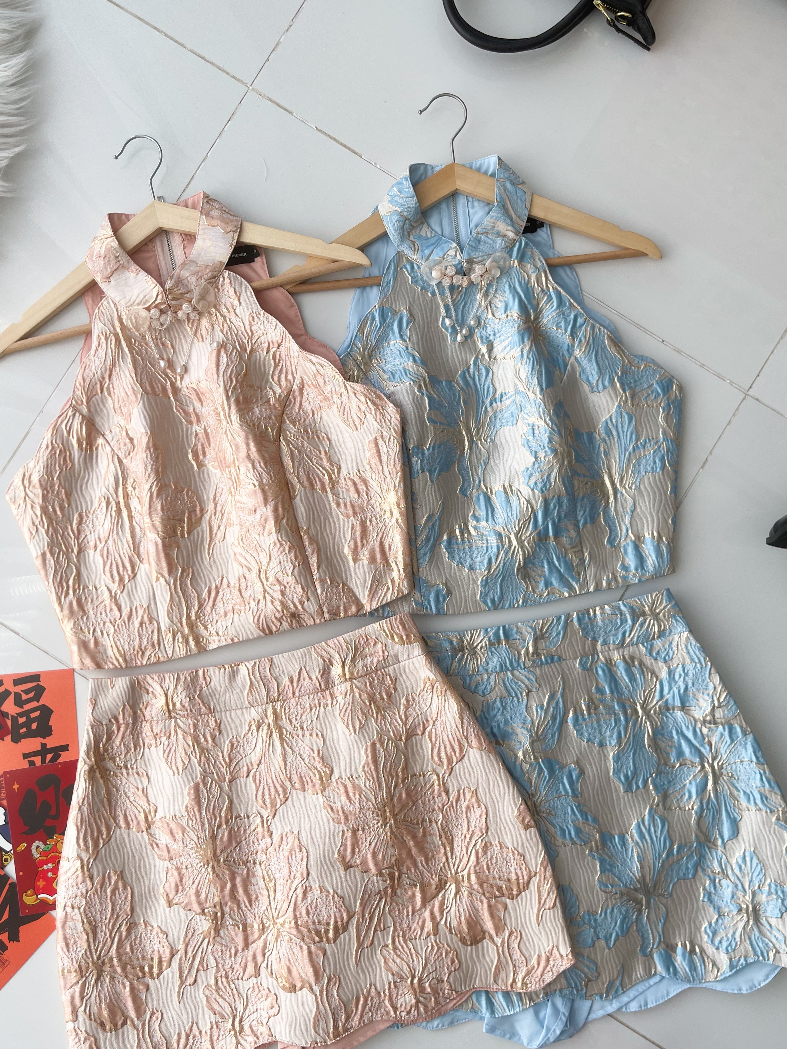 【SS528042】高品质两件式浮雕提花旗袍套装 CUT IN无袖提花旗袍上衣➕提花高腰裙子，内层有里布短裤 ❤️❤️