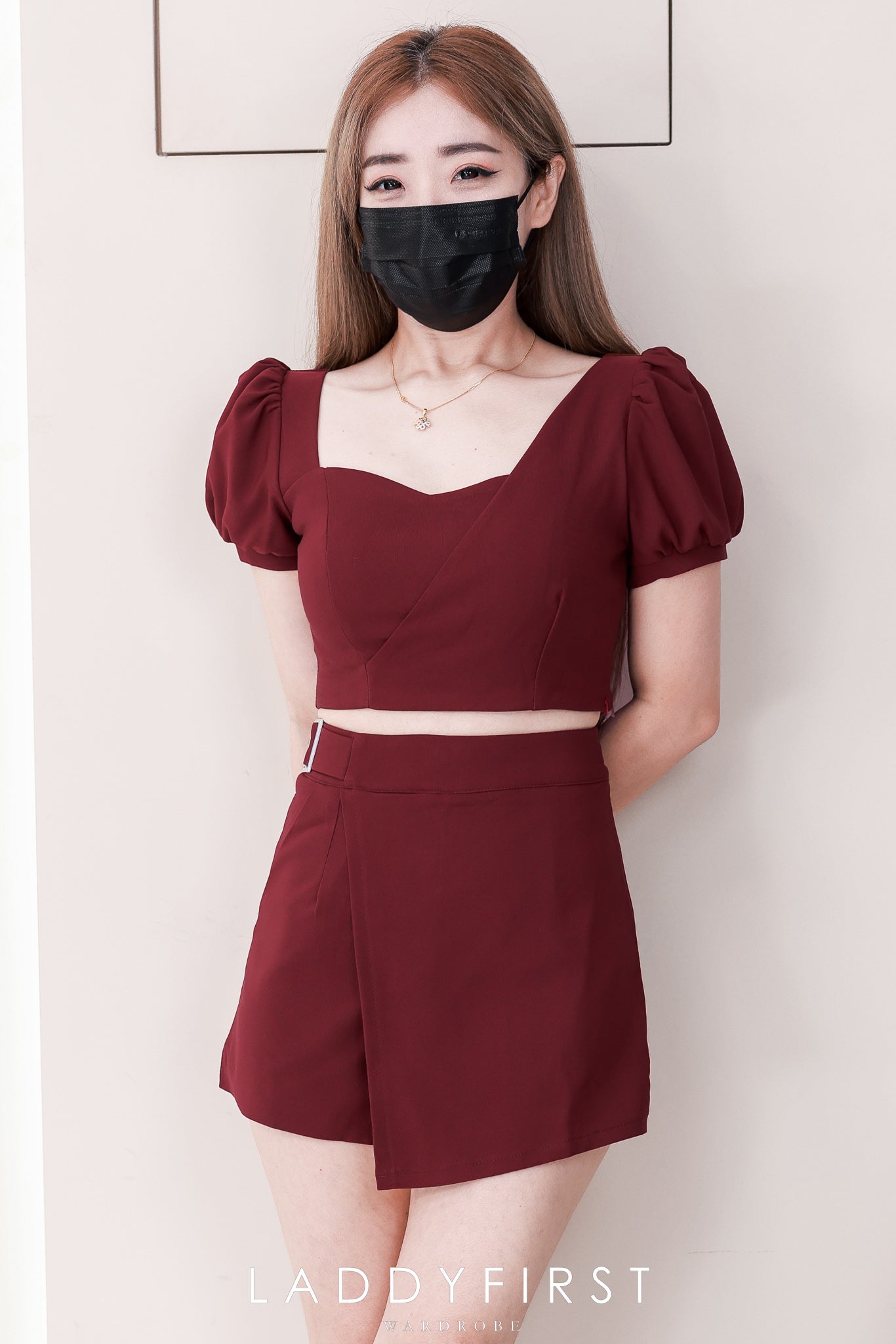【SS8229691】【LFW独家小圆饼】高品质两件式气质简约西装套装 V领短袖西装上衣➕前裙后裤西装百搭裤裙，有口袋 ❤️❤️
