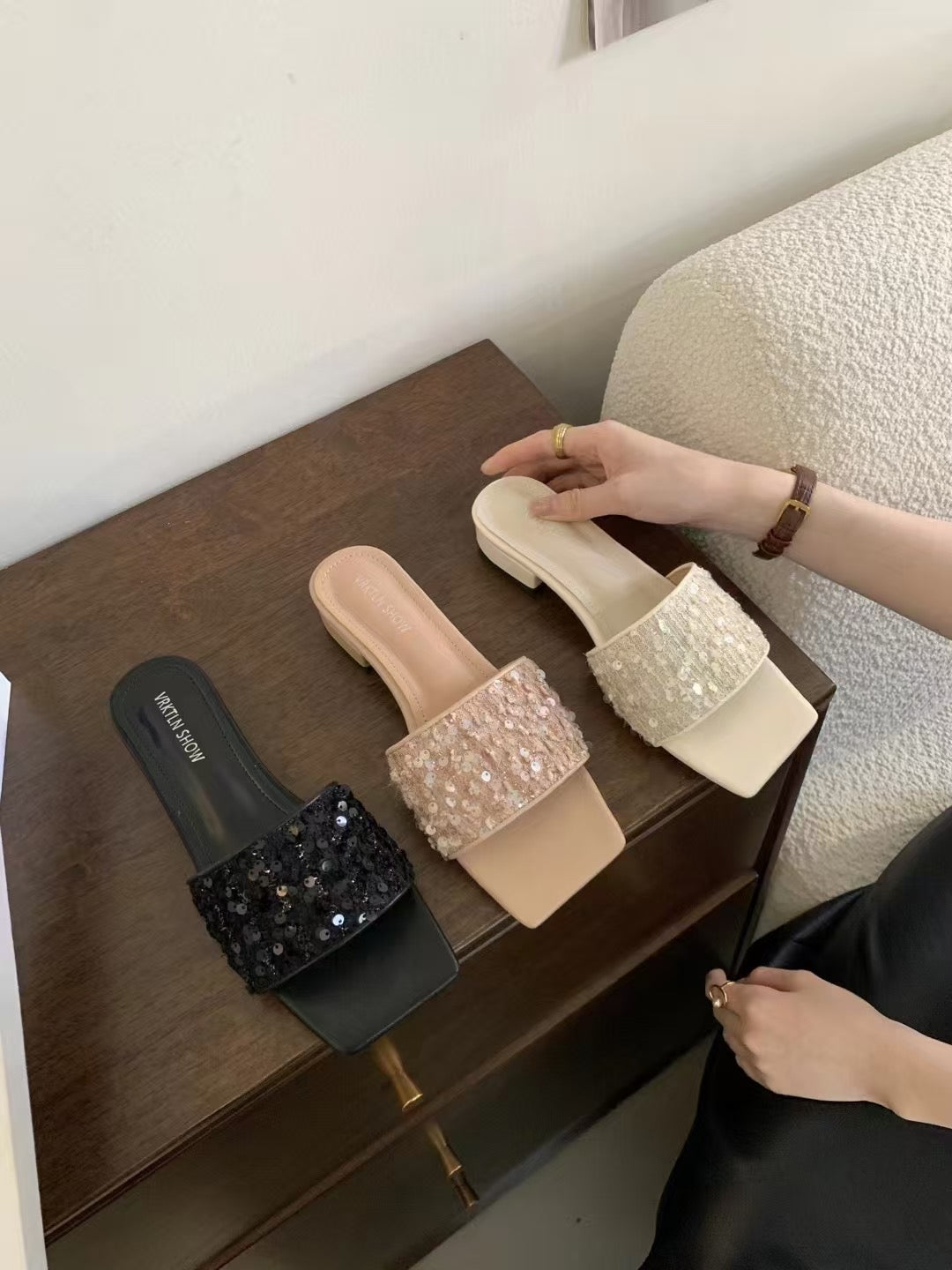 【R168-8】🌟现货🌟 高级感法式仙女小众低跟方头BLINK亮片小凉拖 ❤️
