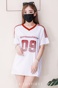 【T14260 / 9062】高品质V领09字母拉线设计纯棉OVERSIZED 上衣 ❤❤ 【B-R2-C4】