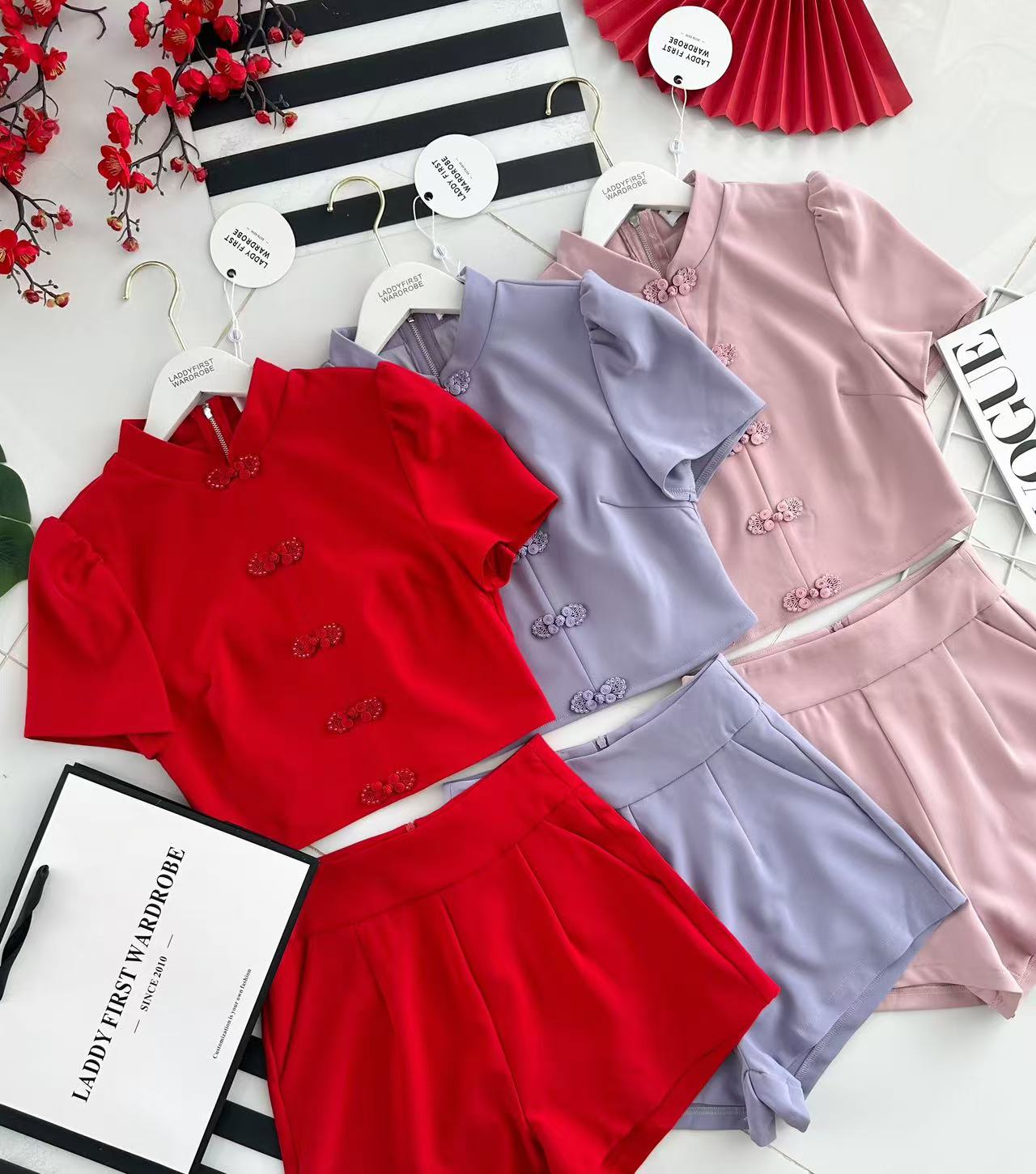 【SS3504】【LFW独家小圆饼】高品质两件式简约时尚西装四面弹唐装旗袍套装 立领盘扣短袖旗袍上衣➕西装高腰百搭短裤，有口袋 ❤️❤️