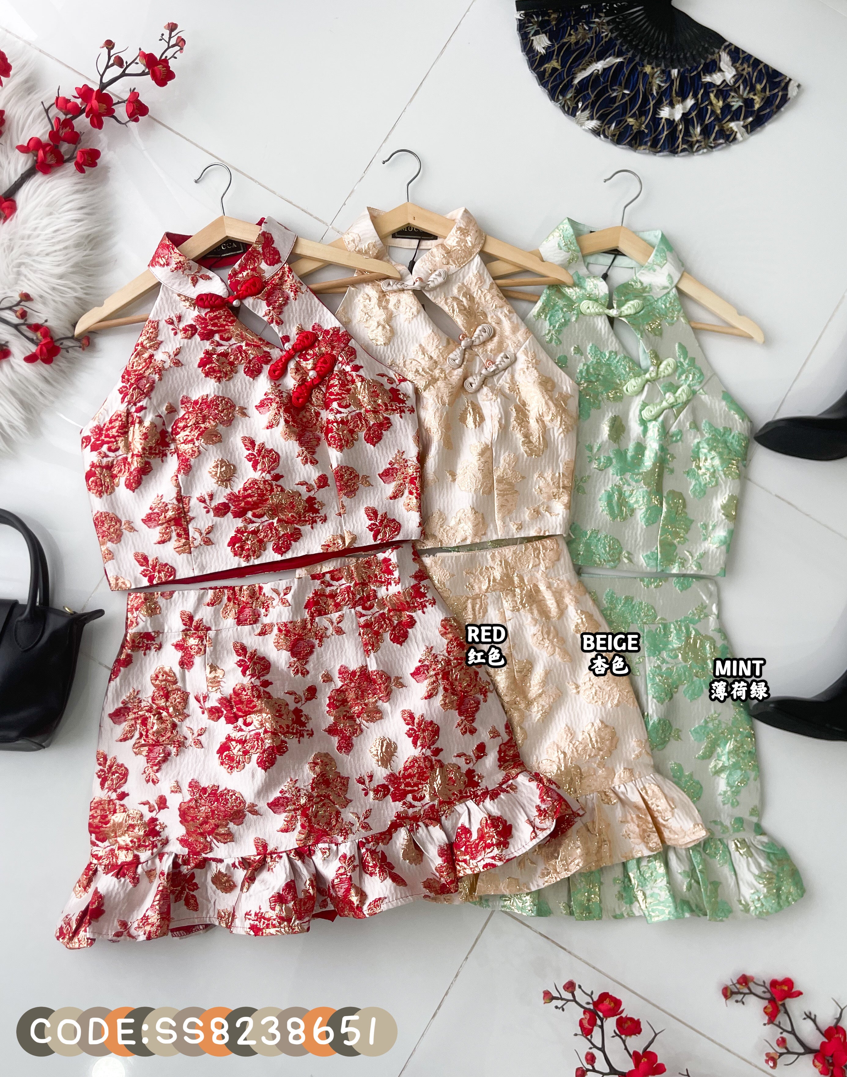 【SS8238651】高品质两件式浮雕提花旗袍套装 CUT IN提花旗袍上衣，背面蝴蝶结性感镂空➕下摆荷叶设计提花高腰裙子，内层有里布短裤 ❤️❤️