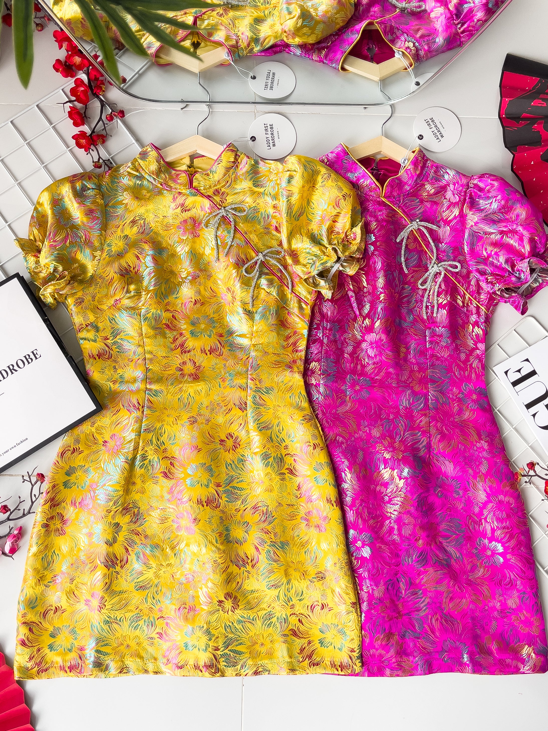 【D8235271】独家爆款优雅气质国风立领泡泡袖显腰身提花旗袍连身裙子，搭配精致蝴蝶结水钻针扣点缀【B-R3-C4】